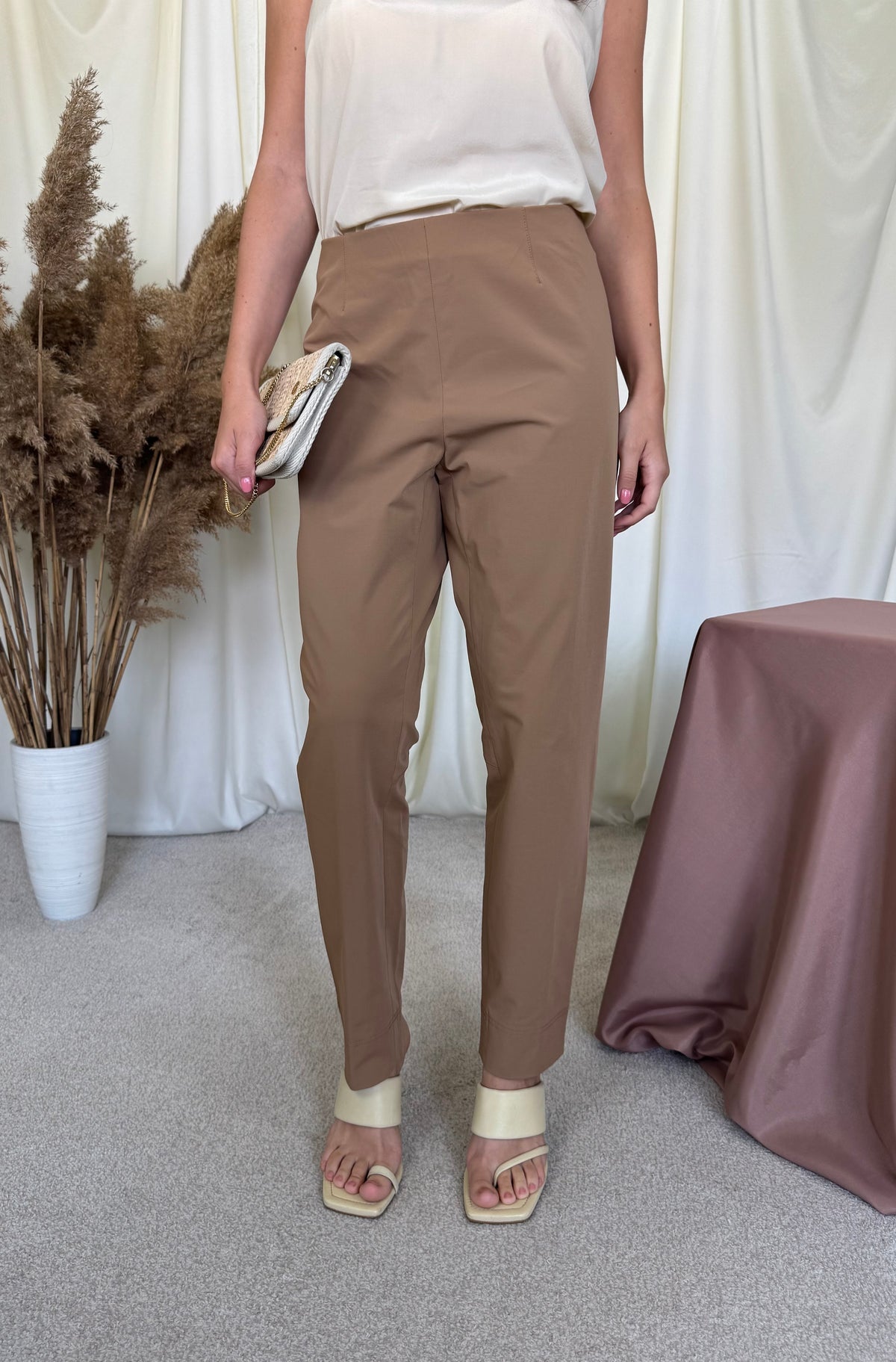 Pantalon Rafaello Rossi cu talie elastică ( mărimea L- XL elastic)  
Condiție excelentă