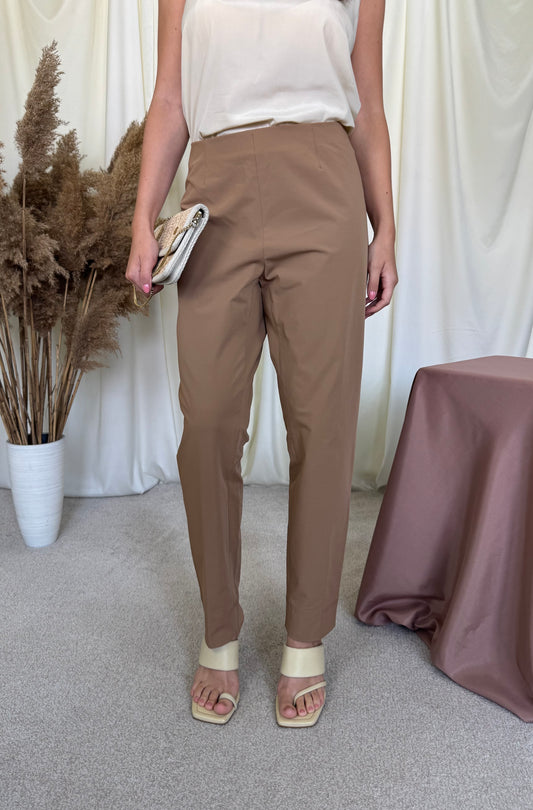 Pantalon Rafaello Rossi cu talie elastică ( mărimea L- XL elastic)  
Condiție excelentă