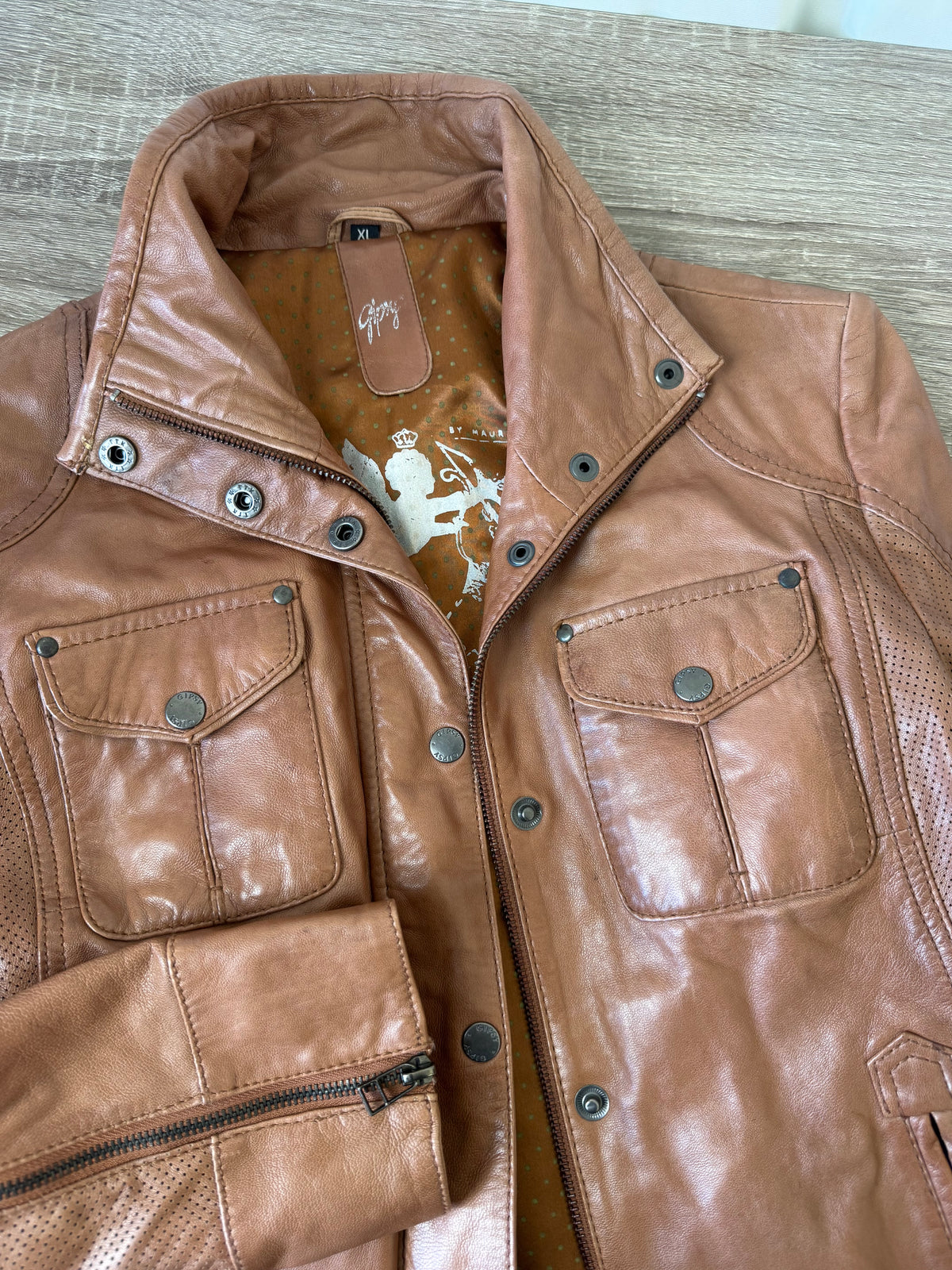 Geacă vintage din piele naturală super fină tip mănușă ( mărimea M/L)