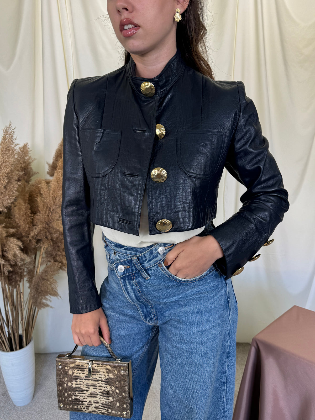 Jacheta vintage crop din piele naturală cu nasturi masivi aurii ( mărimea S)