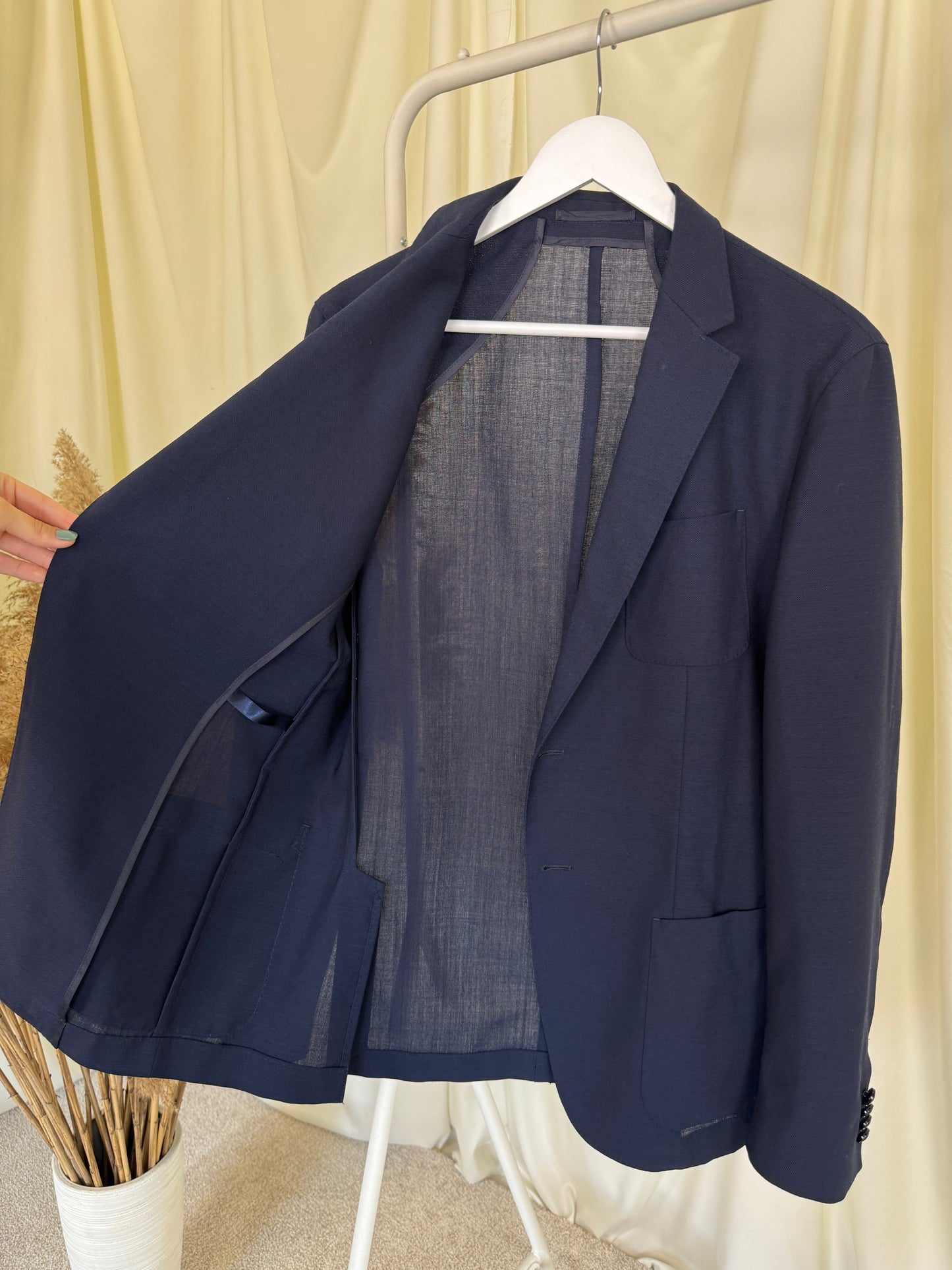 Sacou premium dark blue HUGO BOSS din 100% lana- stofă de vară. 
(Mărimea M-L/ 52)