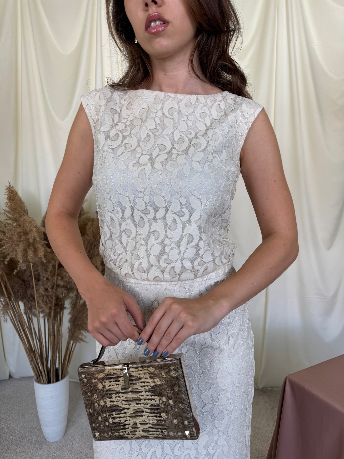 Rochie crem Hugo Boss din dantelă cu talie marcata ( mărimea S)