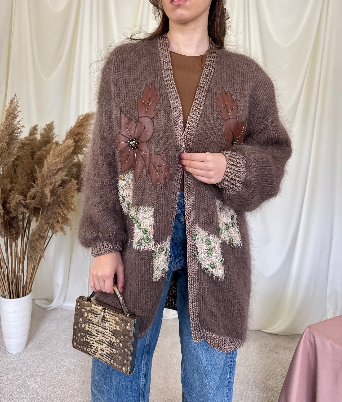 Cardigan vintage superb din 100% lână brodata cu aplicații 
(Mărimea M-XL )
