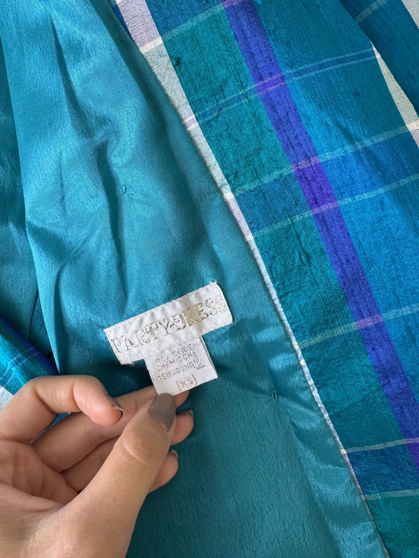 Sacou vintage din 100% matase naturală cu print carouri, rând dublu de nasturi și umeri marcați  ( mărimea M)