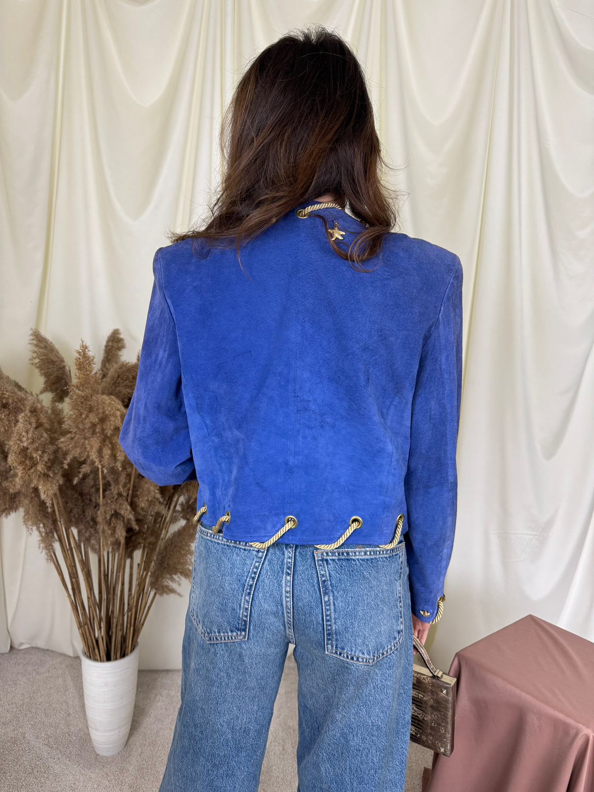 Jacheta vintage din 100% piele naturală cu accesorii metalice aurii ( mărimea M/L)