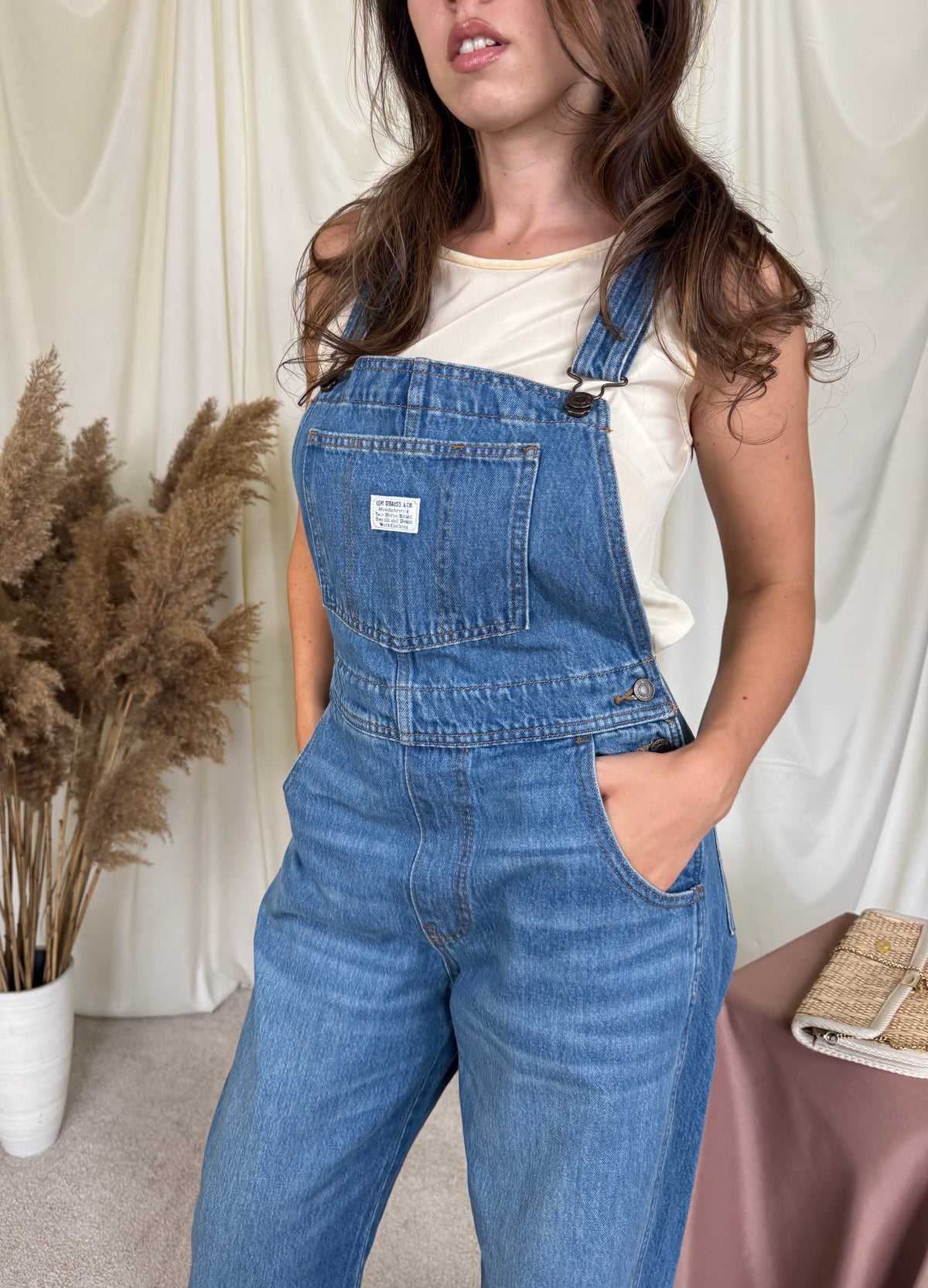 Salopetă vintage Levi’s din denim de 100% bumbac calitativ ( mărimea M)