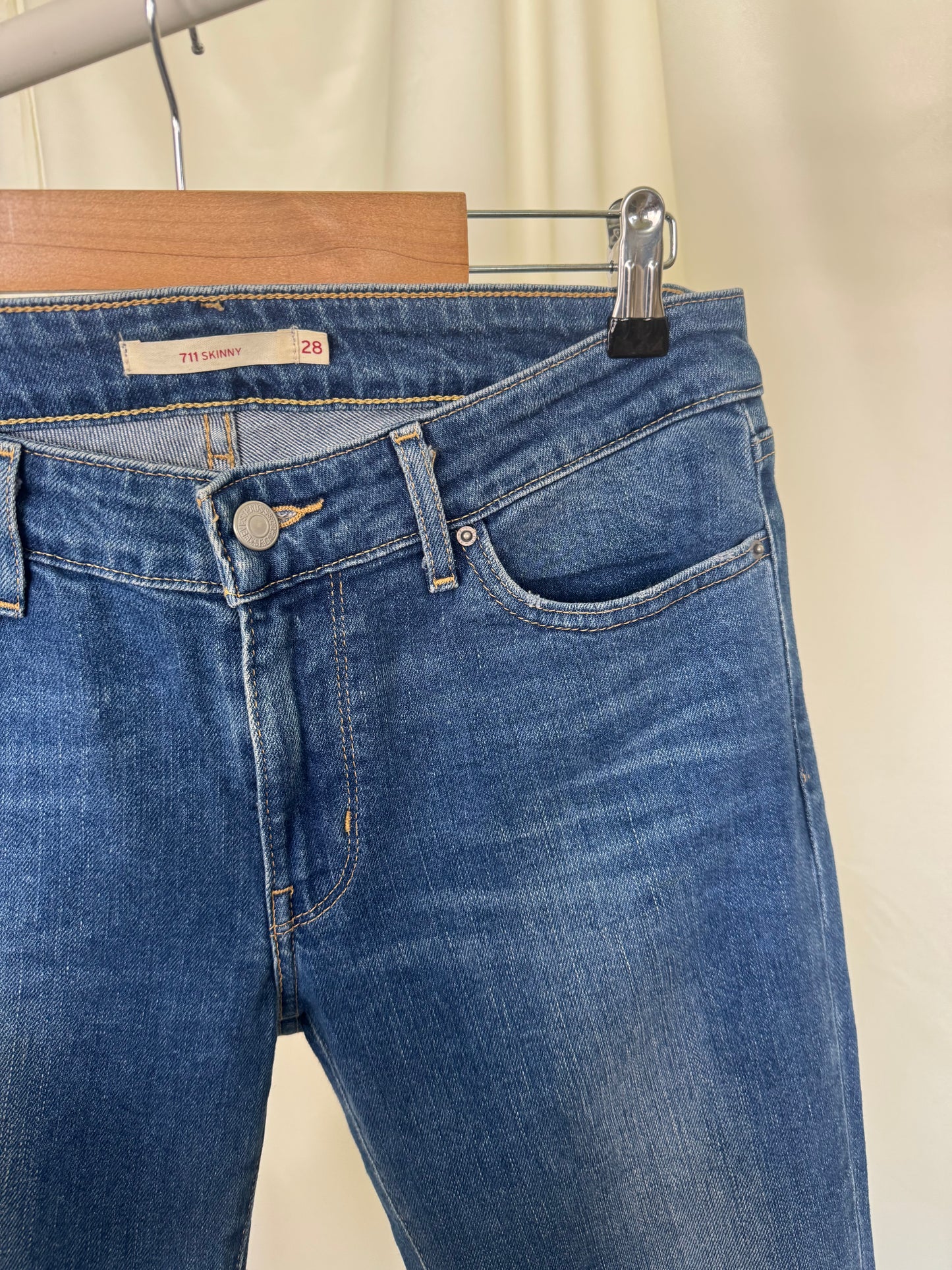 Blug LEVI’s model 711 Skinny ( mărimea 28)
