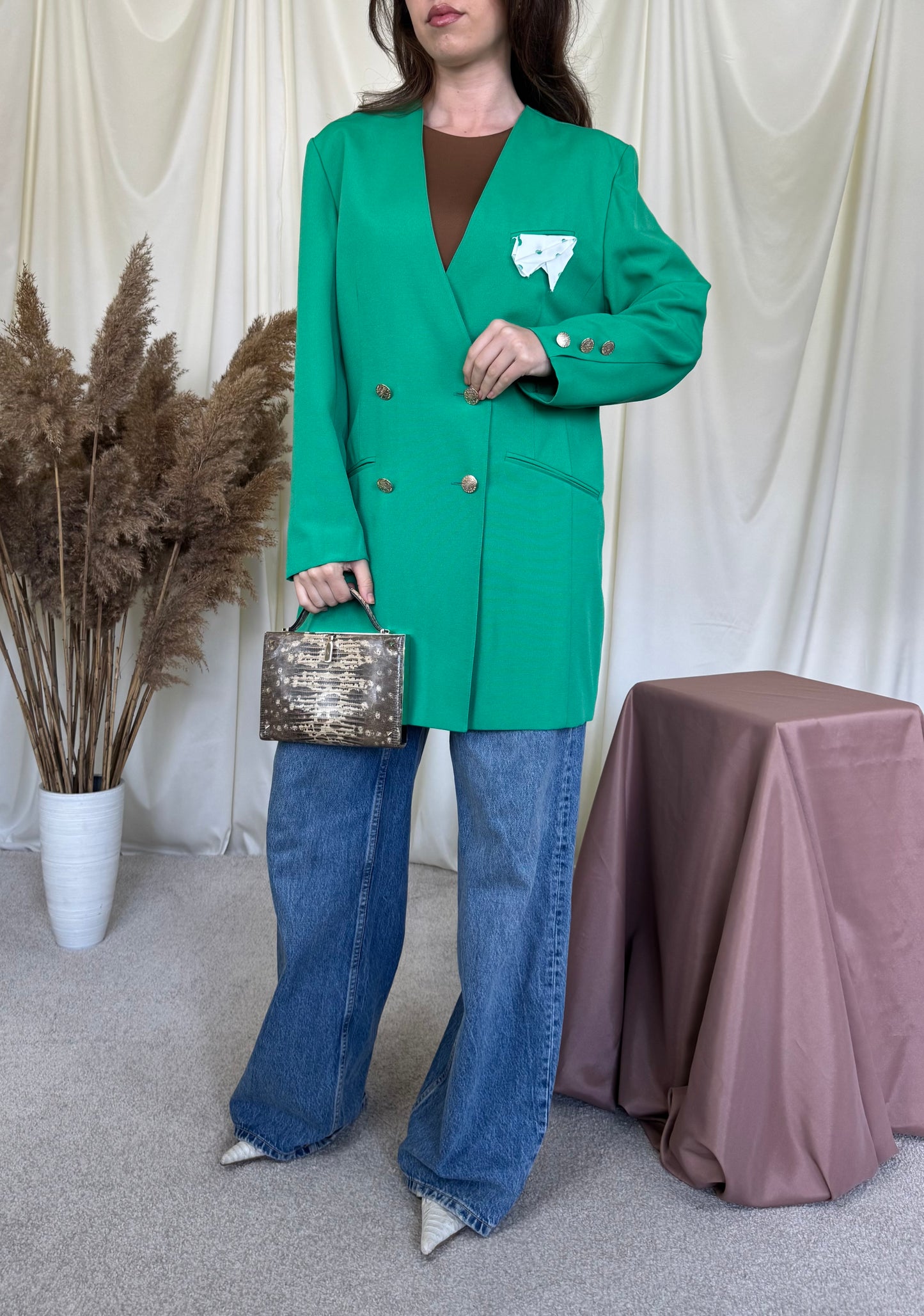 Sacou vintage de vară cu nasturi metalici aurii într-o nuanță superbă de verde
(Mărimea M/L)