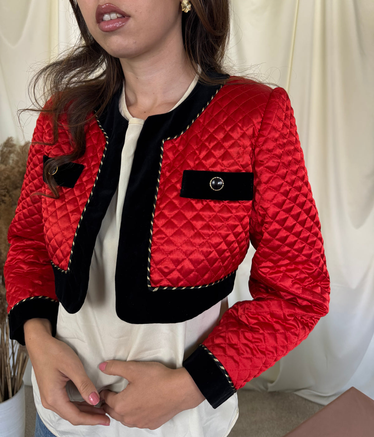 Jacheta vintage matlasata cu detalii din catifea neagră, model crop ( mărimea S)