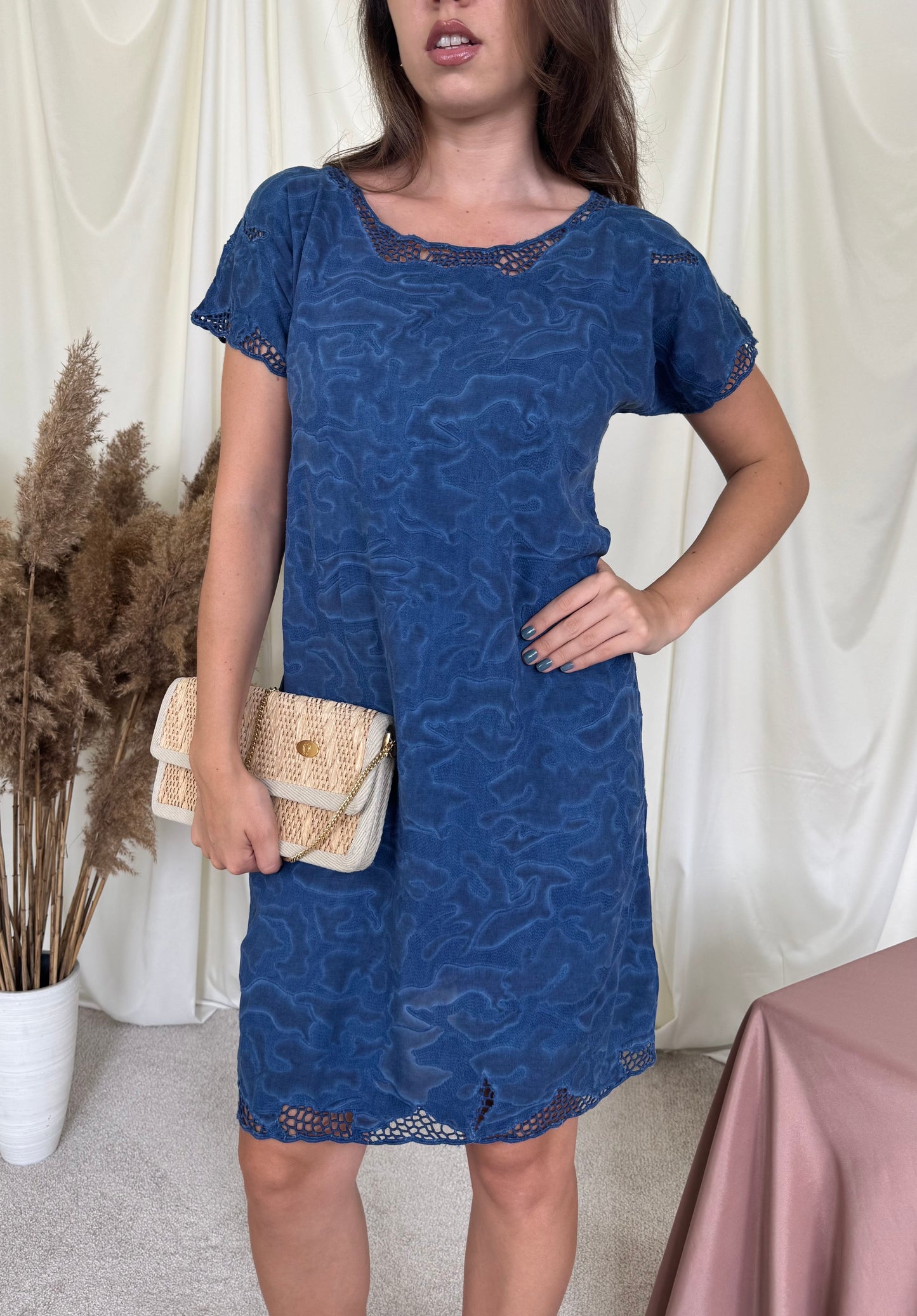 Rochie Hugo Boss de vară cu detalii din macrame, bumbac și vascoza ( mărimea S-M)