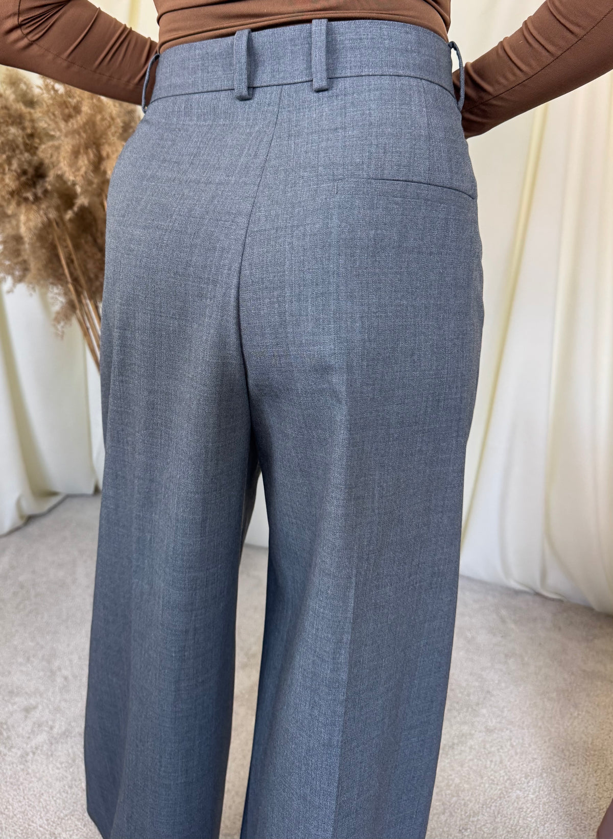 Pantalon COS super cool wide leg din stofă de lână  ( mărimea M)