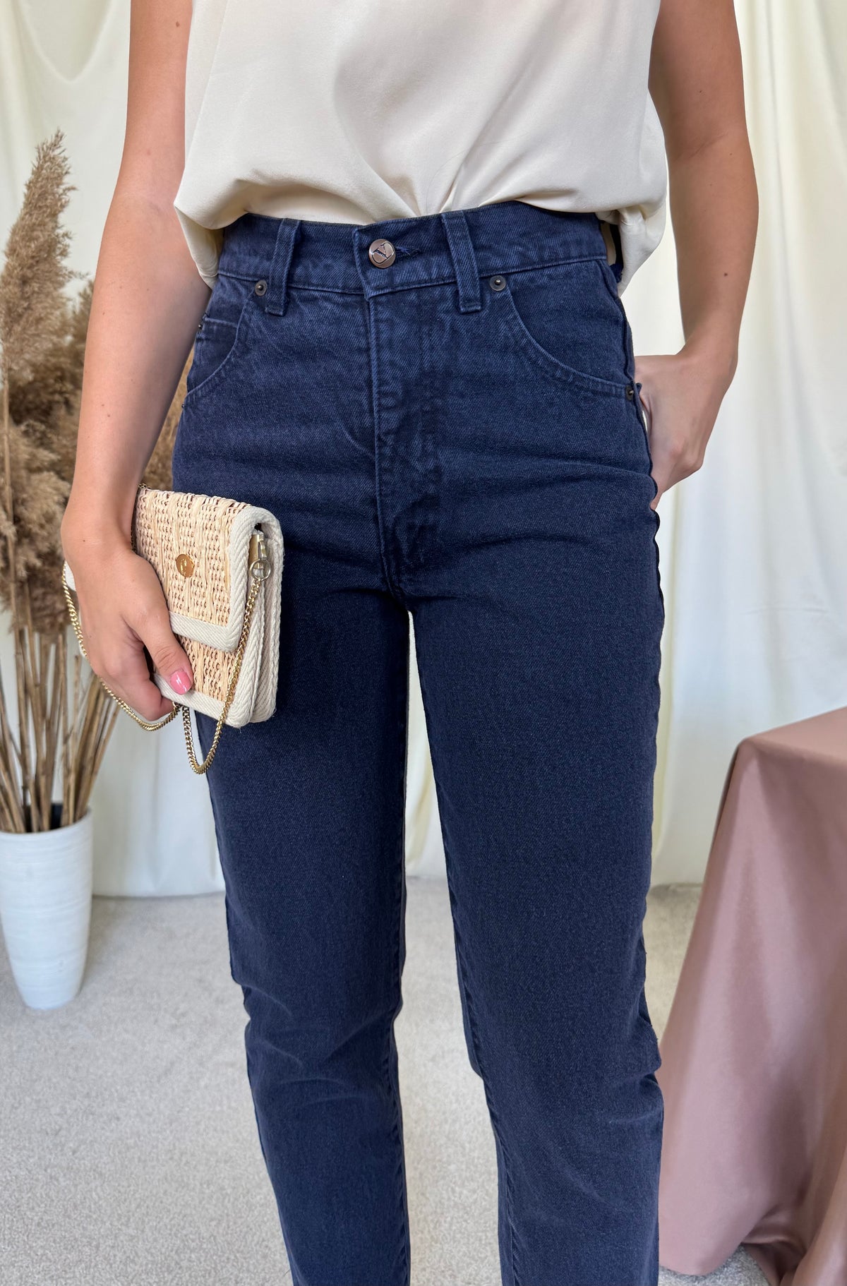 Blugi luxury VALENTINO cu talie înaltă marcata, denim calitativ din bumbac ( mărimea xs)