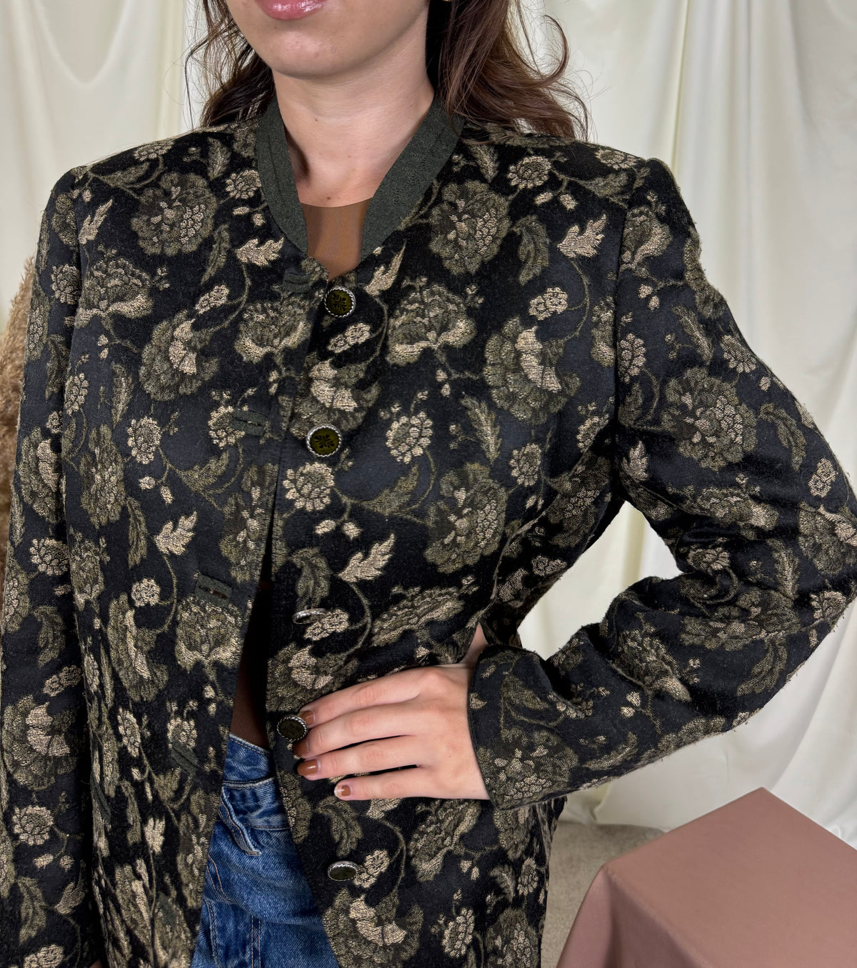 Jacheta vintage cu print floral și nasturi tip bijuterie ( mărimea L)