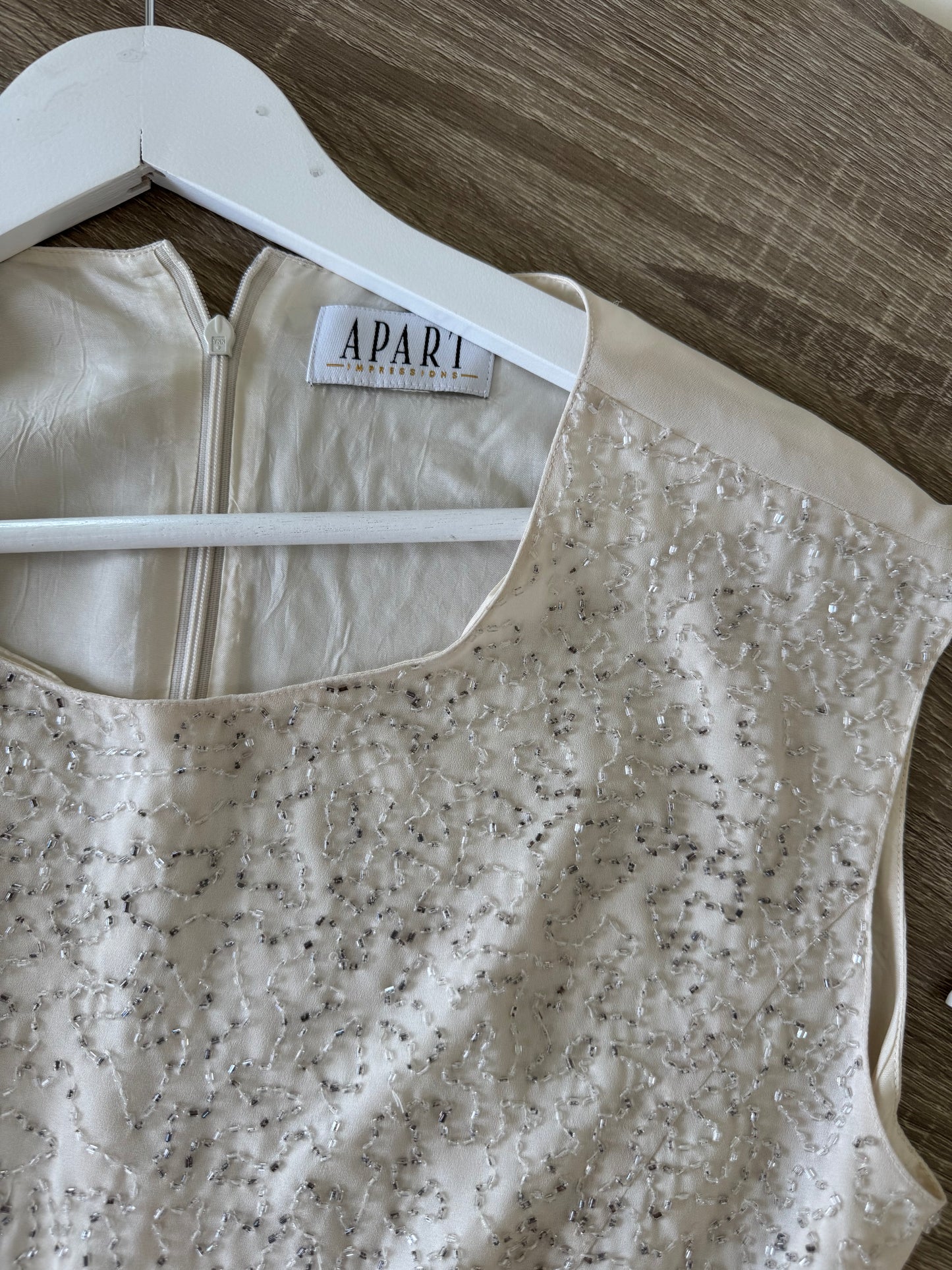 Top vintage elegant APART cu aplicații de mărgele ( mărimea S-M)