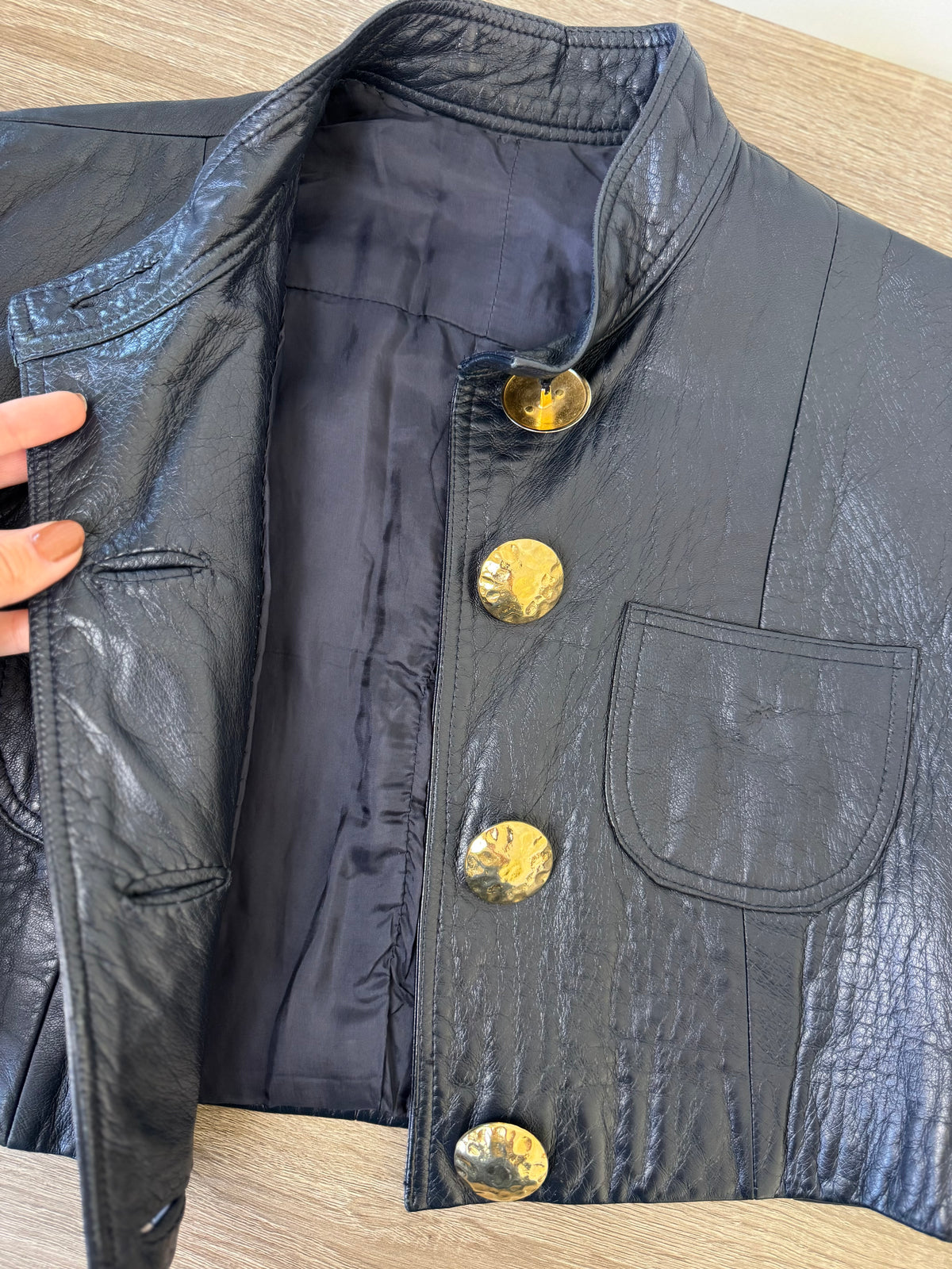Jacheta vintage crop din piele naturală cu nasturi masivi aurii ( mărimea S)