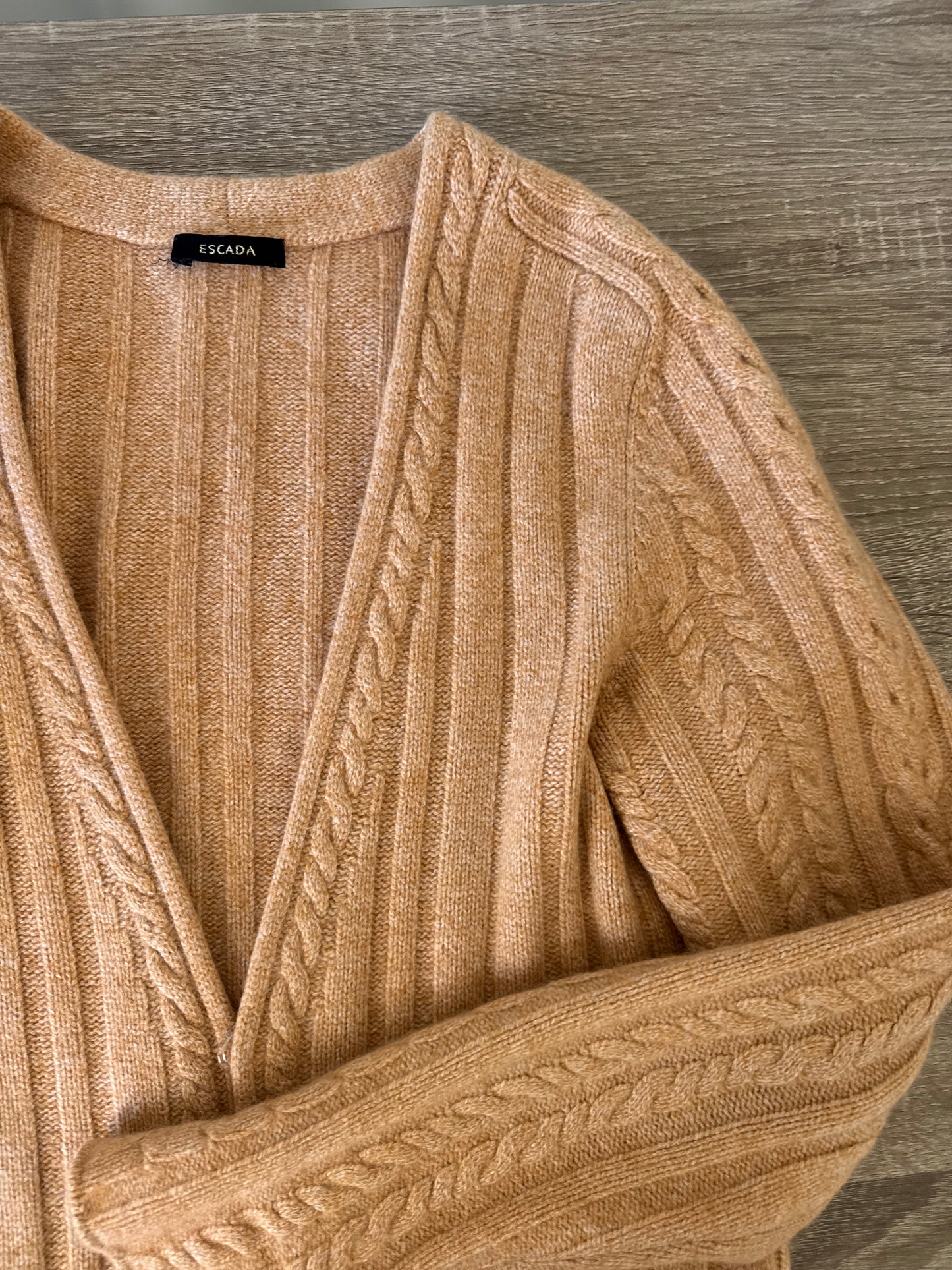 Jerseu ESCADA din lana moale( S)