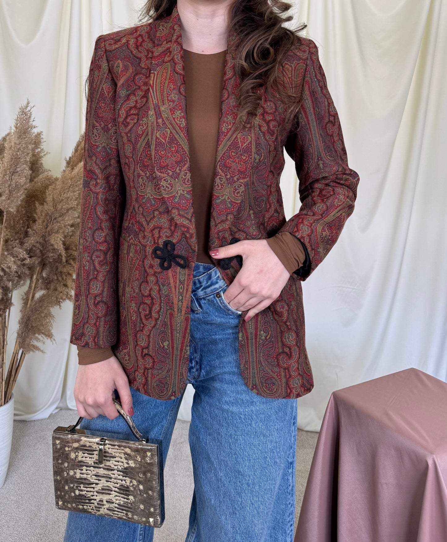 Sacou superb din lana și acetat cu print în stil Etro și umeri marcați 
(Mărimea S)
