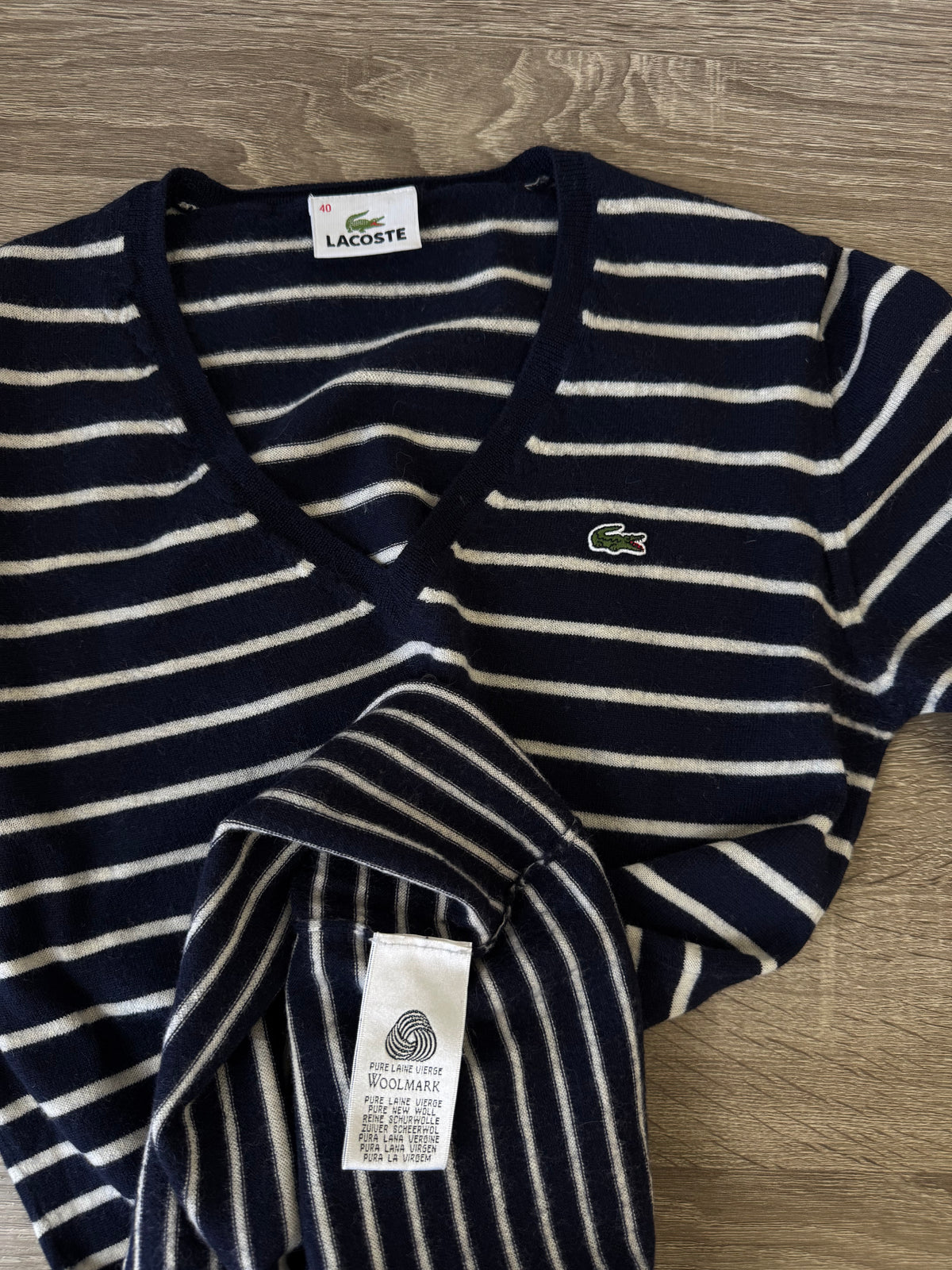 Bluză Lacoste din 100% lână cu print în dungi ( mărimea S)