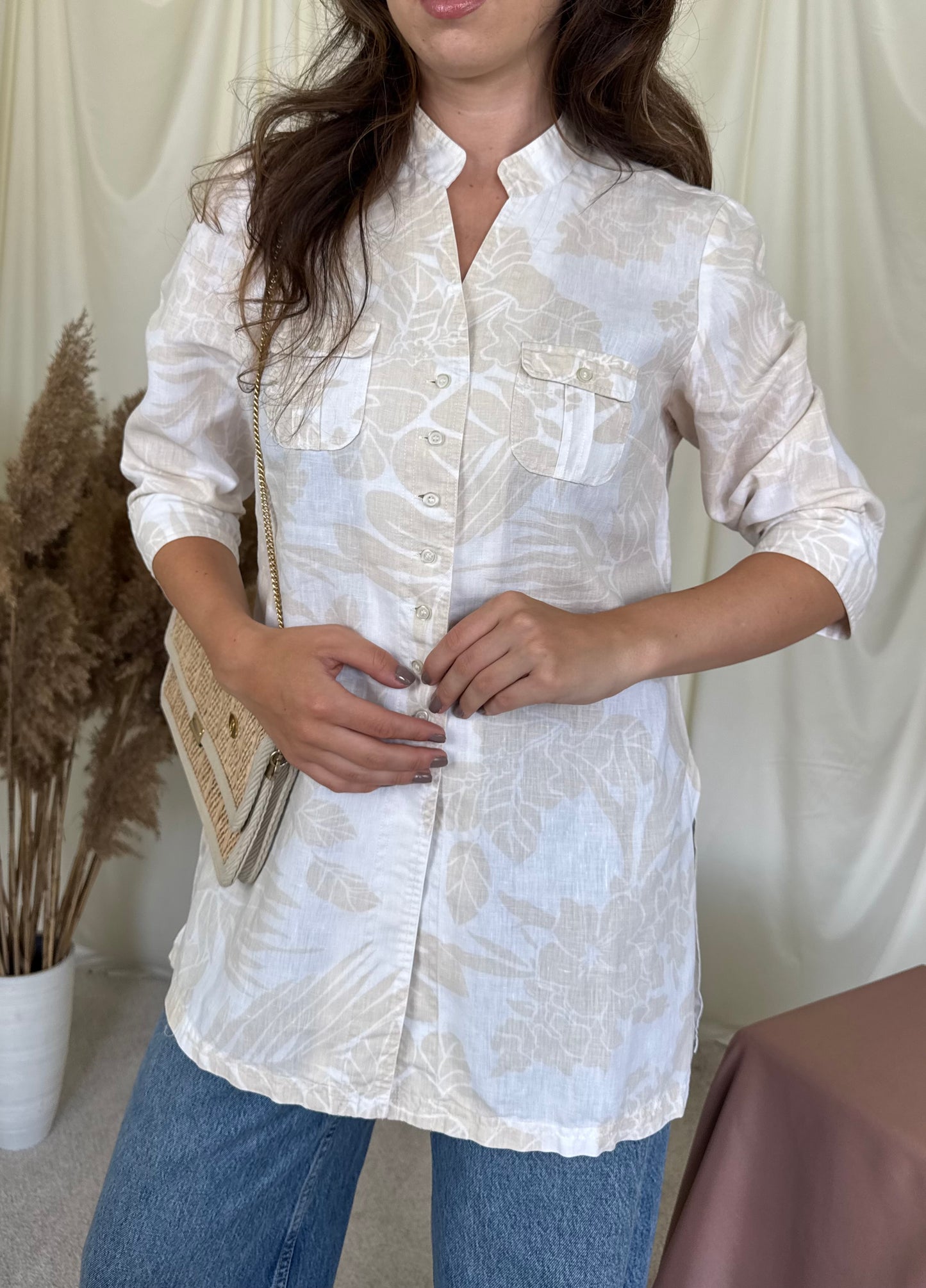 Cămașă superbă din 100% in cu print floral 
(Mărimea S/M)