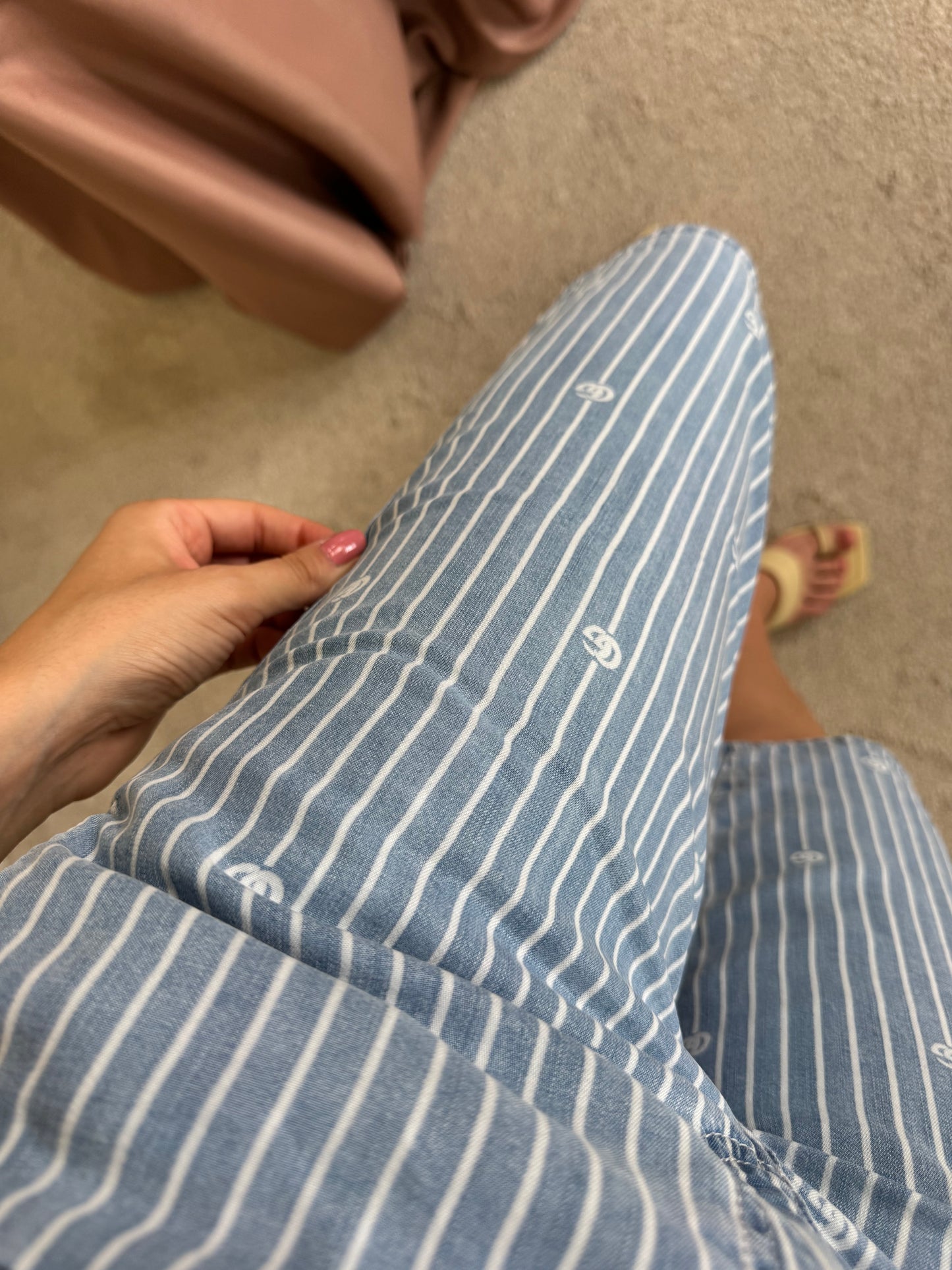 Pantaloni GUCCI din denim subțire de bumbac cu print ( mărimea XS)