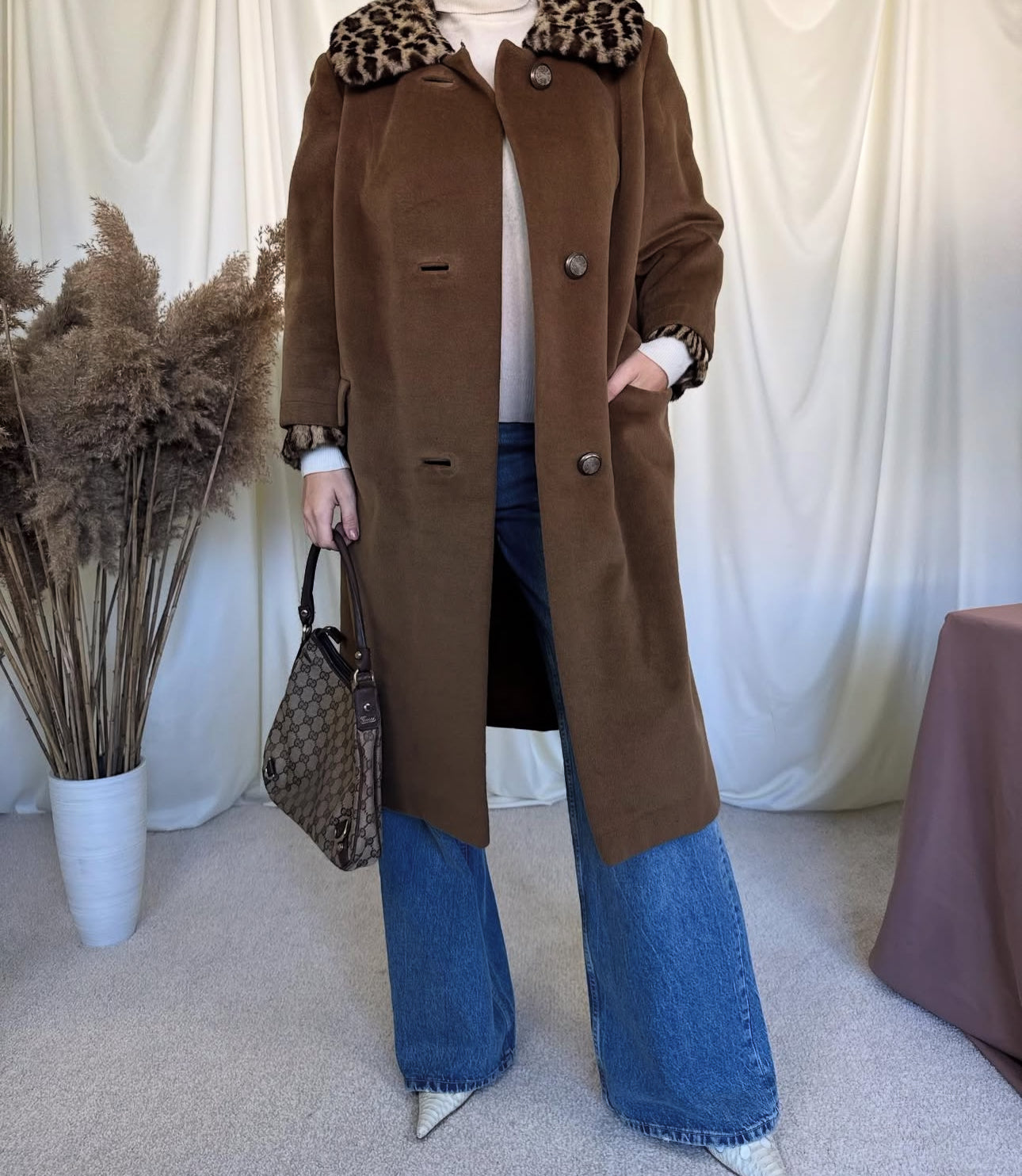 Piesa vintage de lux din lână și blana naturală