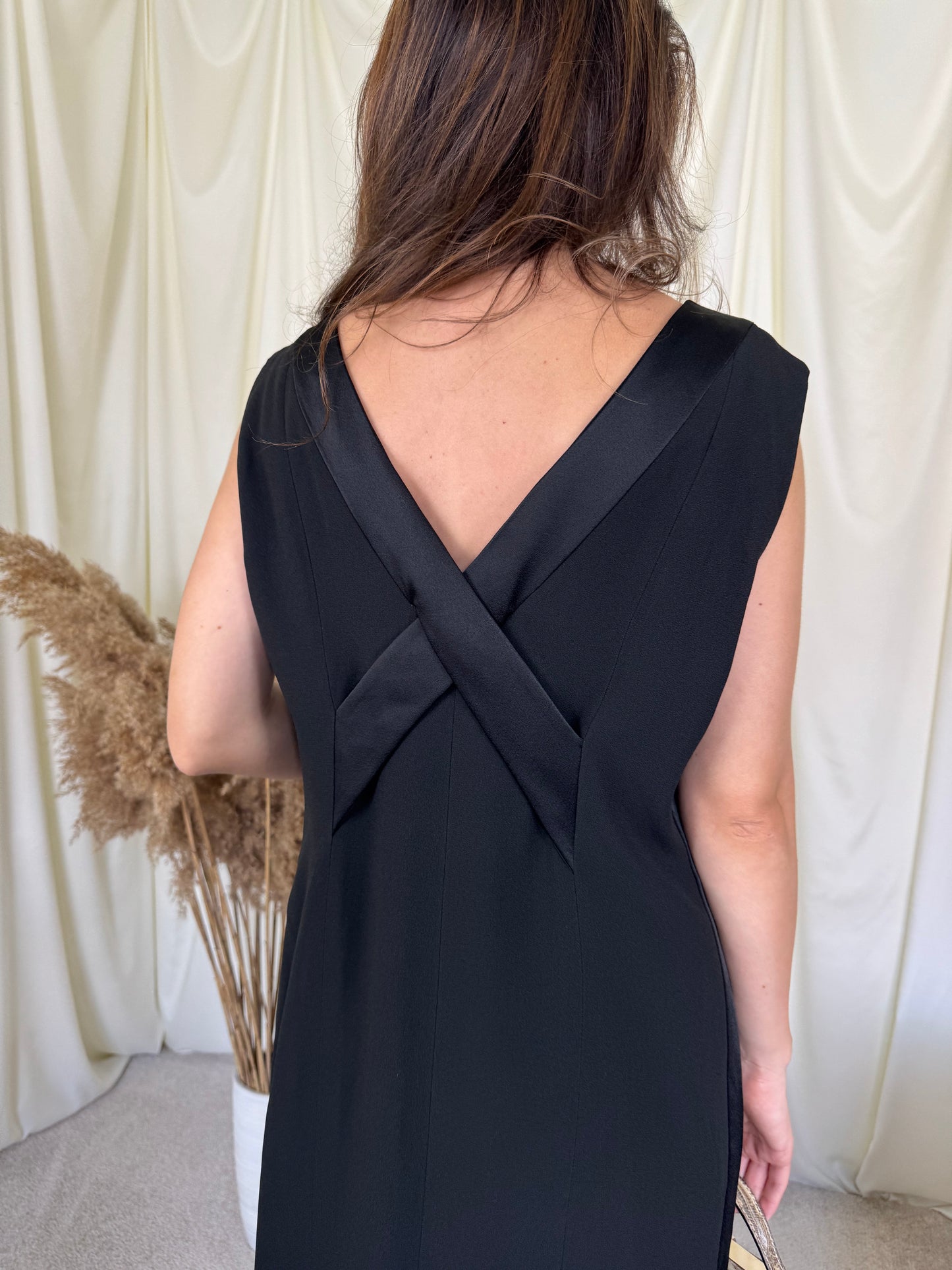Rochie Hugo Boss elegantă cu detalii satinate ( mărimea L)