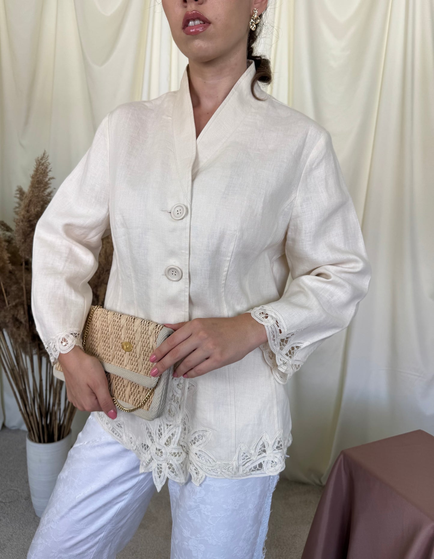 Sacou de vară din 100% in cu broderie superbă ( mărimea L)