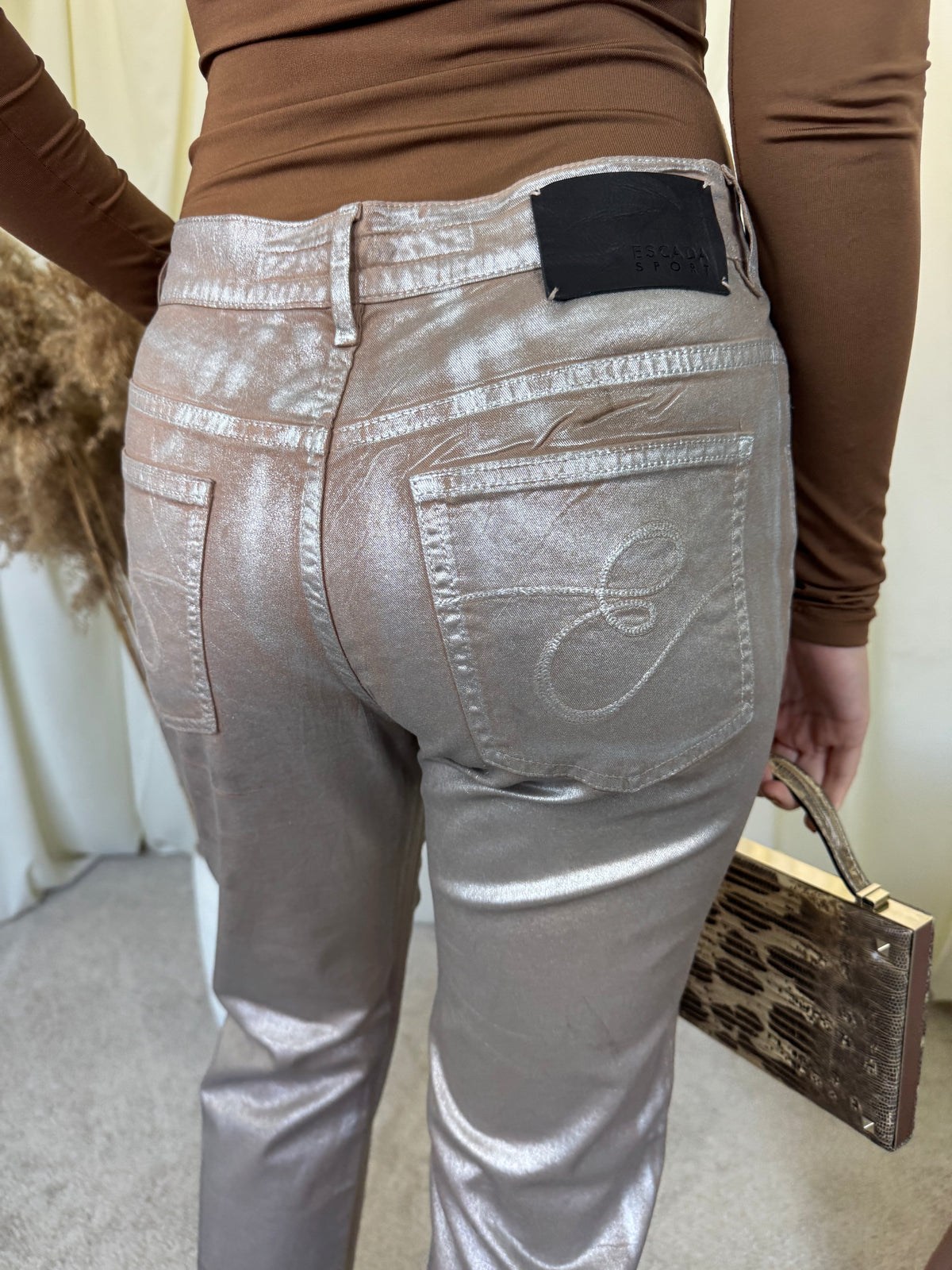 Blugi premium ESCADA din denim cu finisaj metalizat( mărimea S)