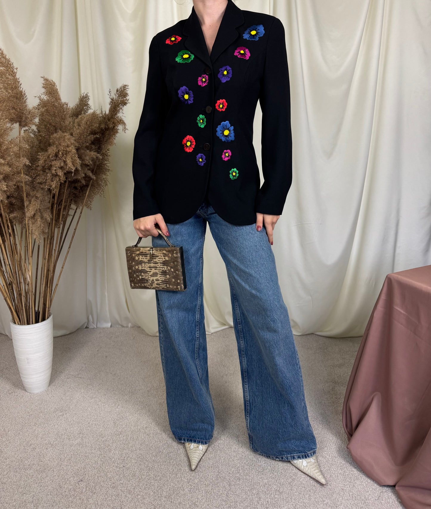 Sacou escada cu flori
brodate, mega cute, mărimea S