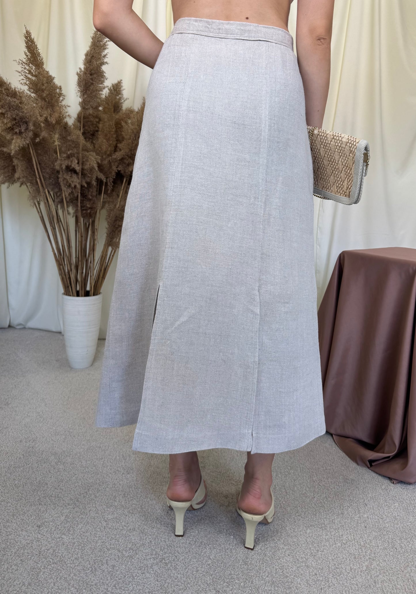 Fusta vintage din 100% in cu talie înaltă, broderie superbă, șlițuri laterale ( mărimea M/L)
