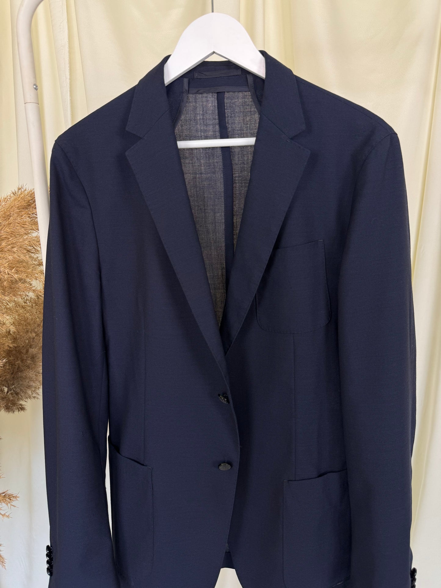 Sacou premium dark blue HUGO BOSS din 100% lana- stofă de vară. 
(Mărimea M-L/ 52)