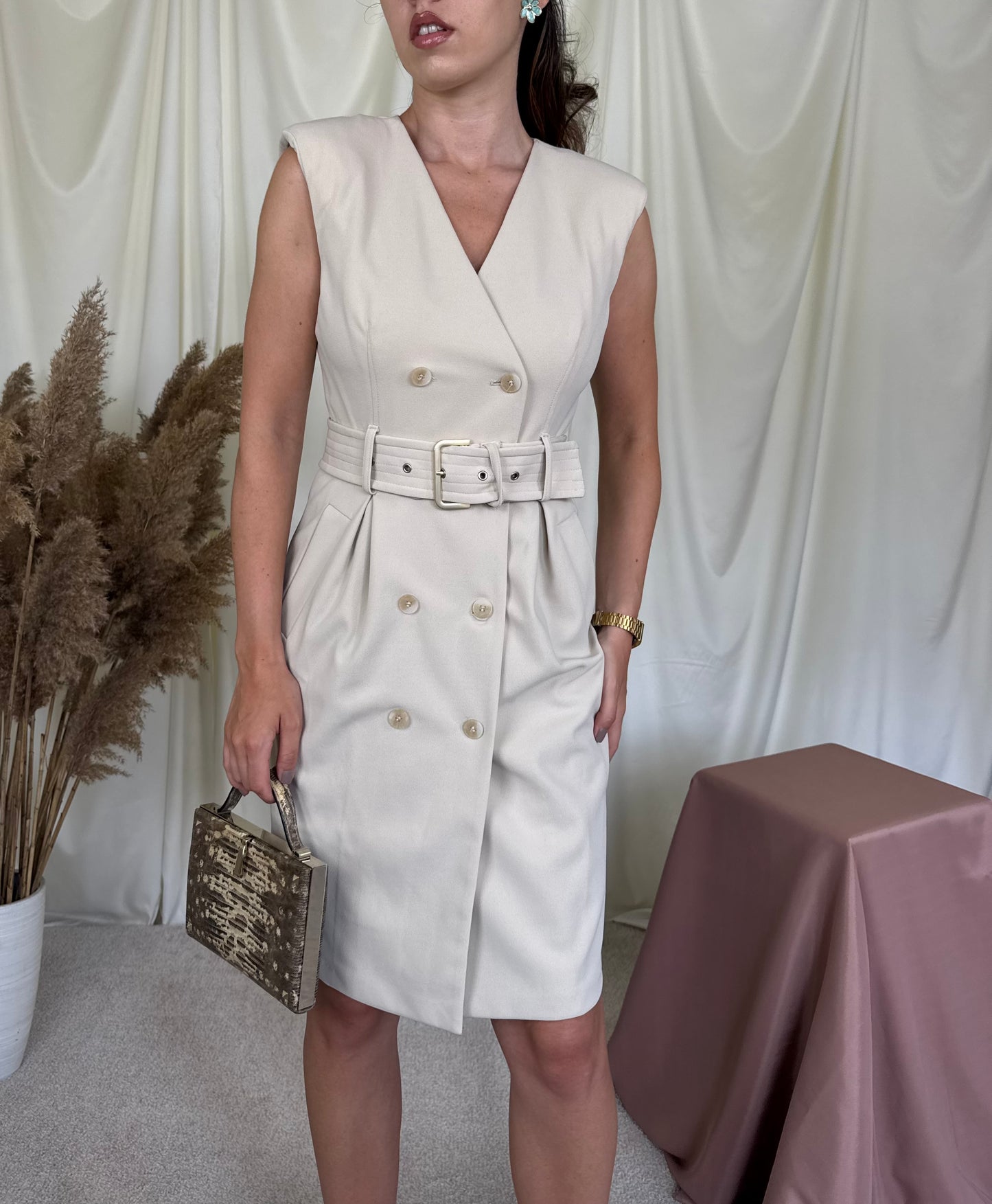 Rochie nouă CALVIN KLEIN cu centura pentru marcarea taliei 
(Mărimea S)