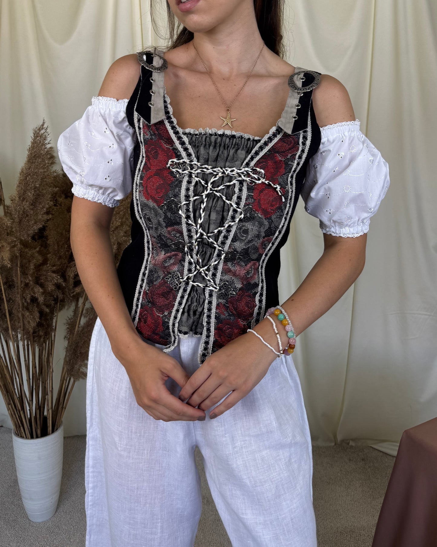 Back! Top negru vintage cu print floral din in și mâneci din bumbac, detalii metalice ( mărimea S/M)