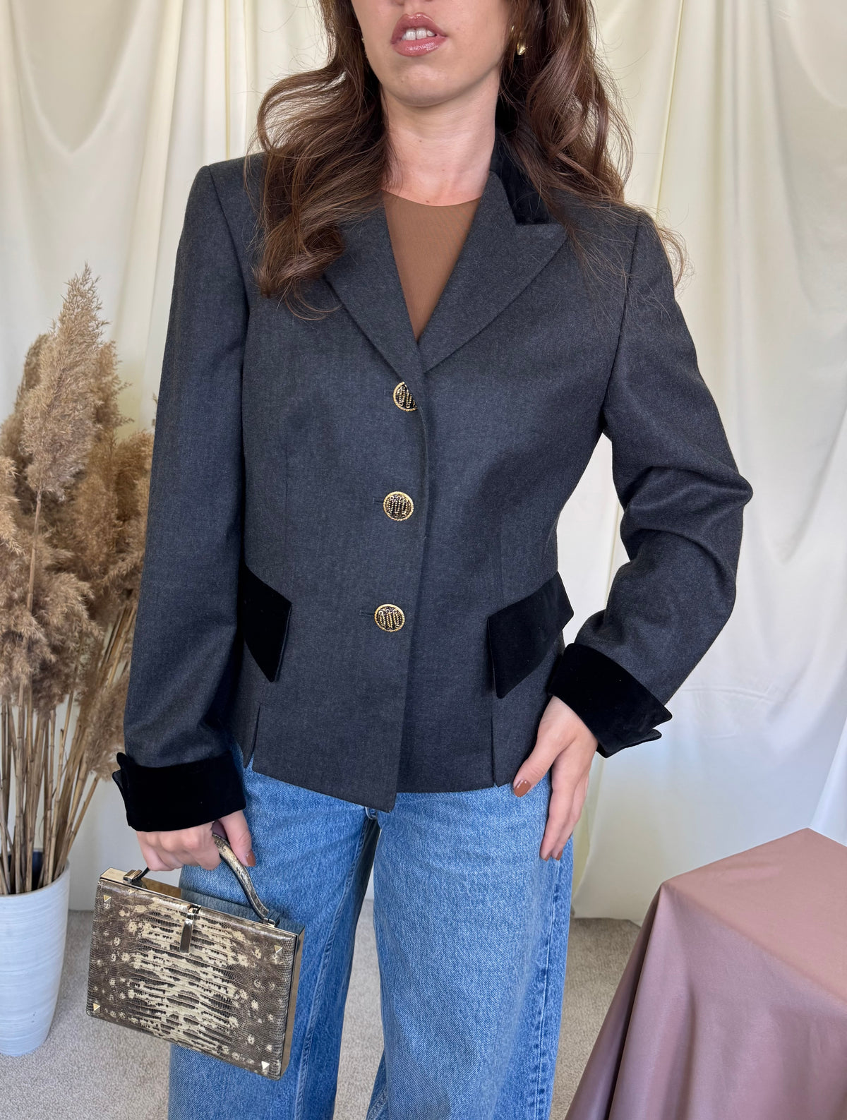 Sacou vintage elegant din stofă calitativă de 100% lână gri cu detalii din catifea de bumbac ( mărimea M/L)