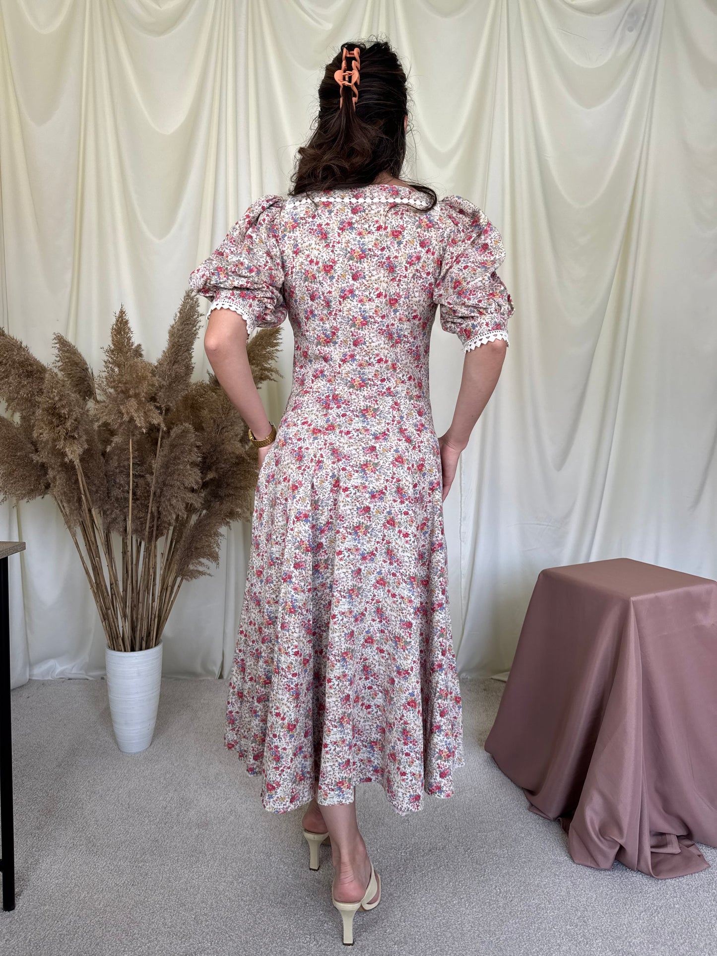 Rochie vintage cu print floral din bumbac și in, talie cambrata 
(Mărimea S)