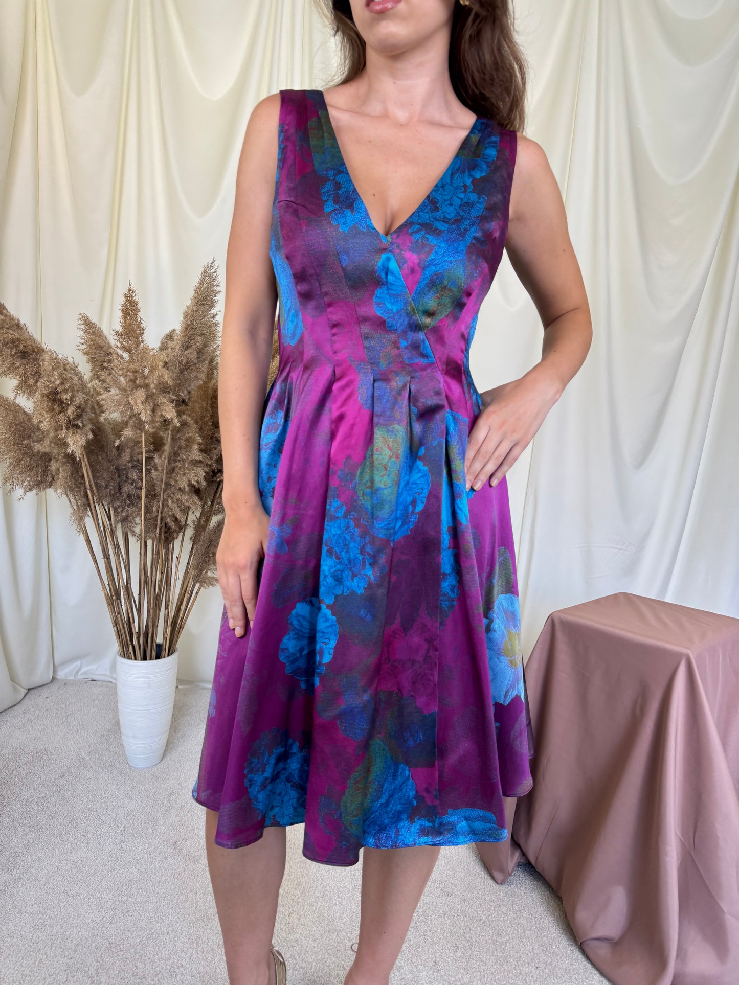 Rochie din mătase și bumbac cu print floral în nuanțe vibrante și talie marcata
(Mărimea M)