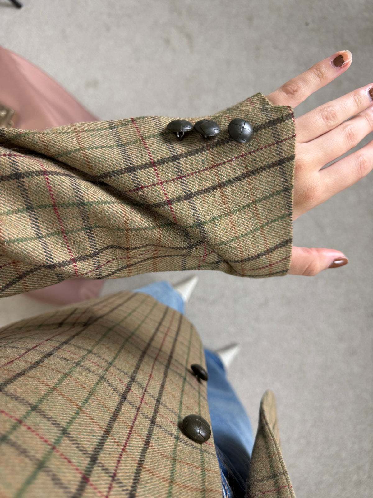 Sacou vintage superb din stofă premium de 100% lână, detalii din piele velur ( mărimea M/L)