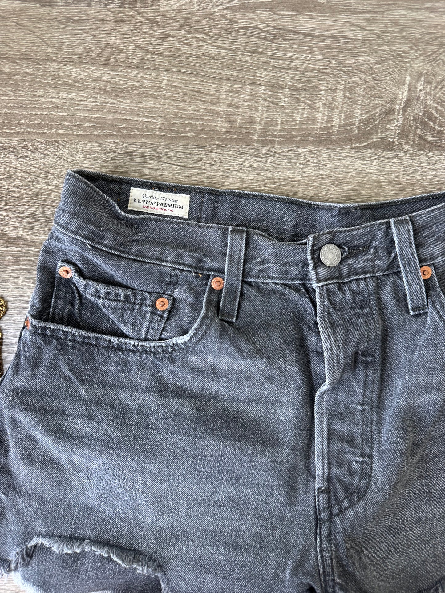 Levi’s 501 Gri cu rupturi cool ( mărimea M)