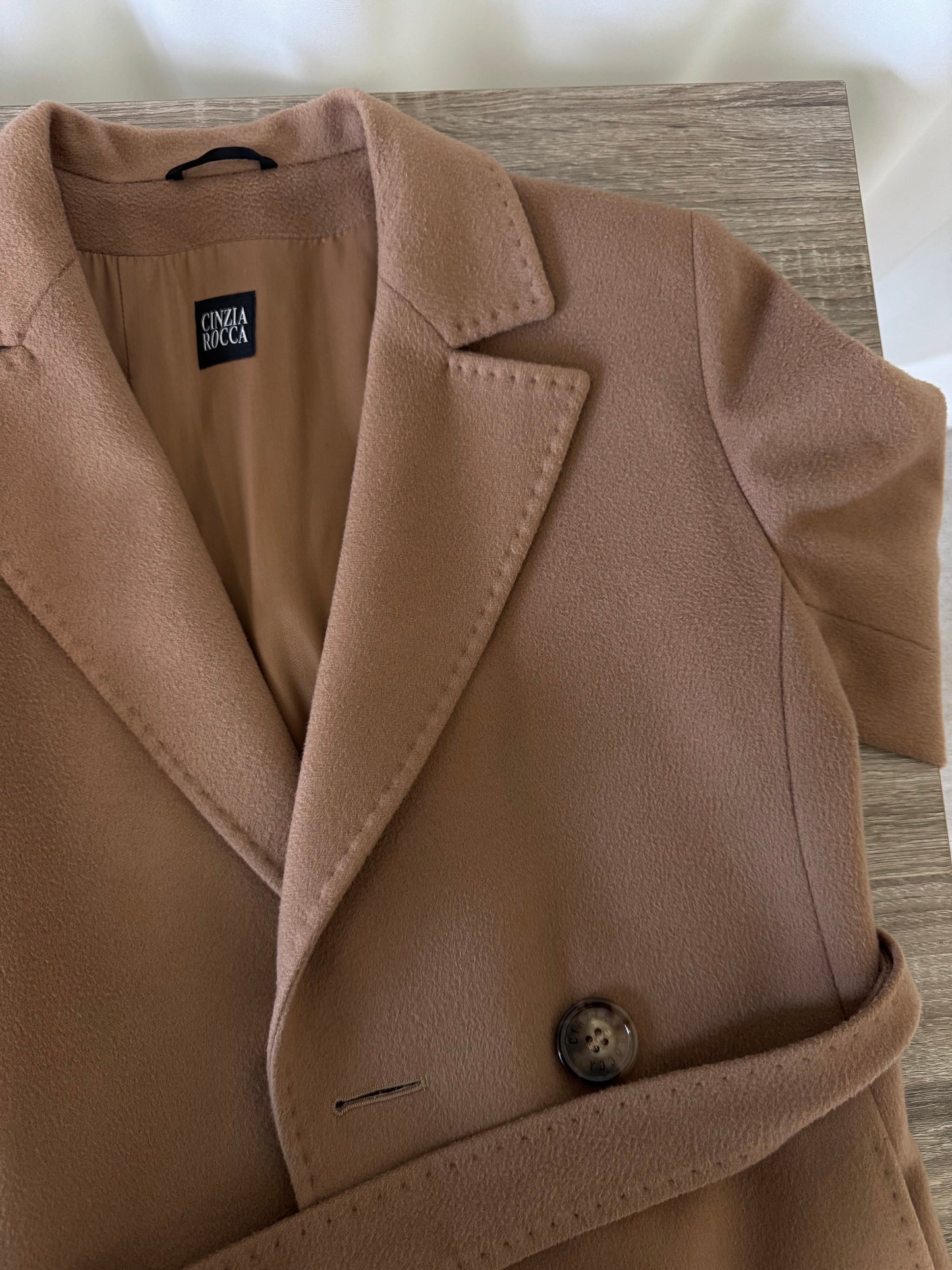 Palton Cinzia Rocca model actual,mărimea S/36, stofă superbă din 100% lână virgină.