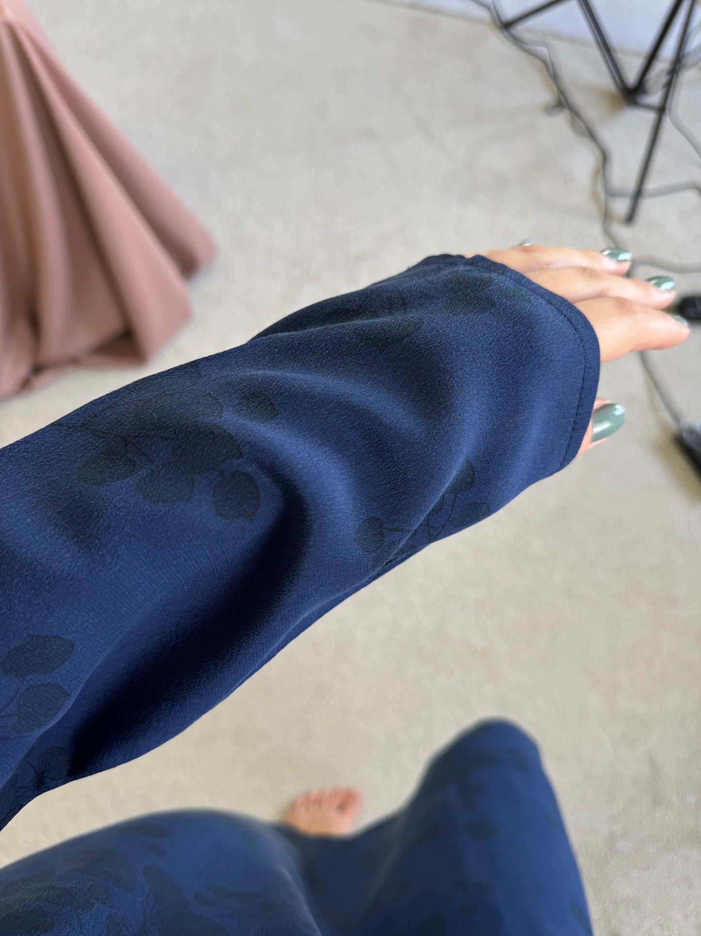 Rochie ATTIC and BARN dark blue din 100% matase cu print finut, croi fluid 
(Mărimea M)