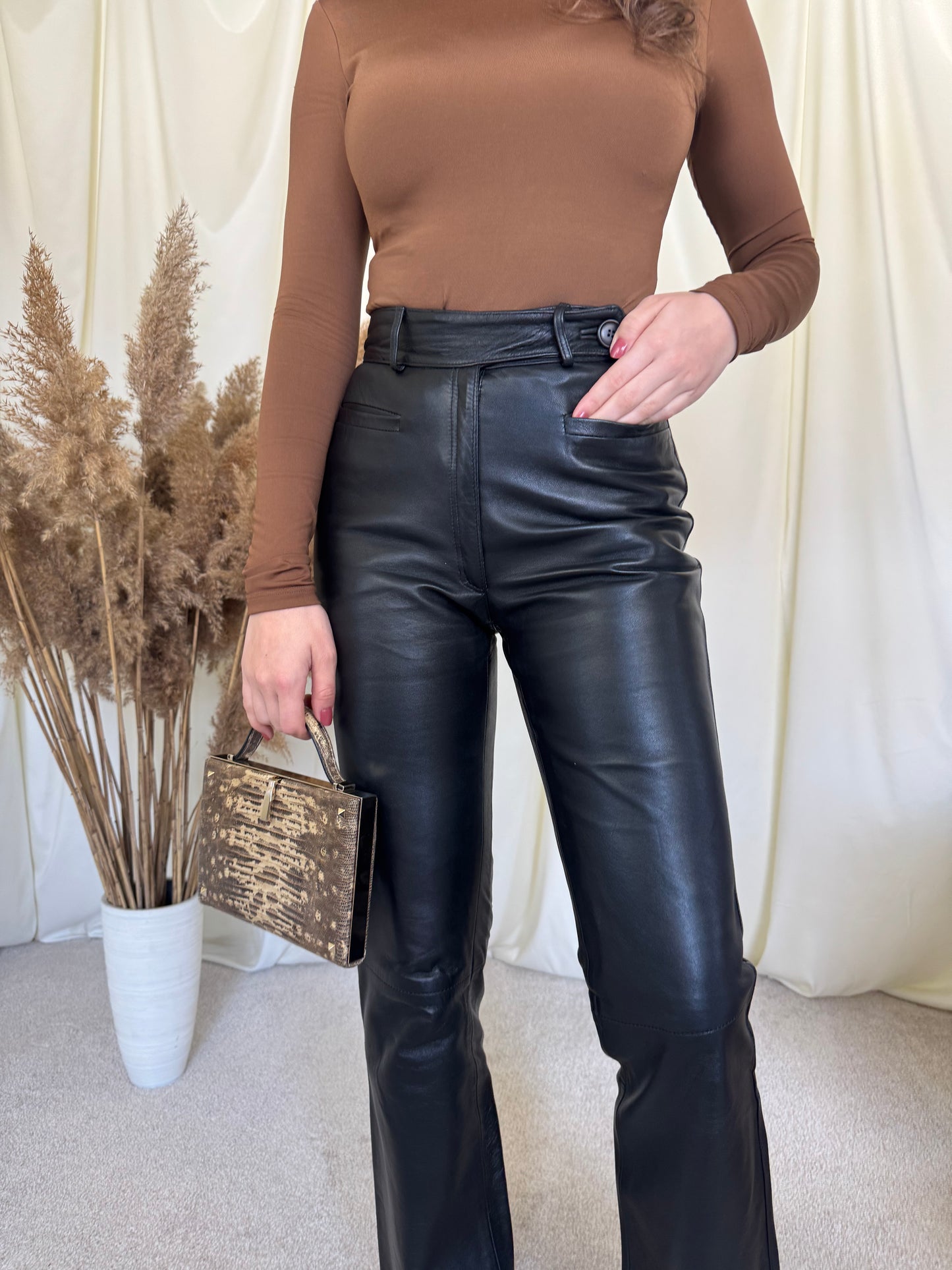 (BACK IN STOCK) Pantalon din piele naturala super fina( mărimea xs)