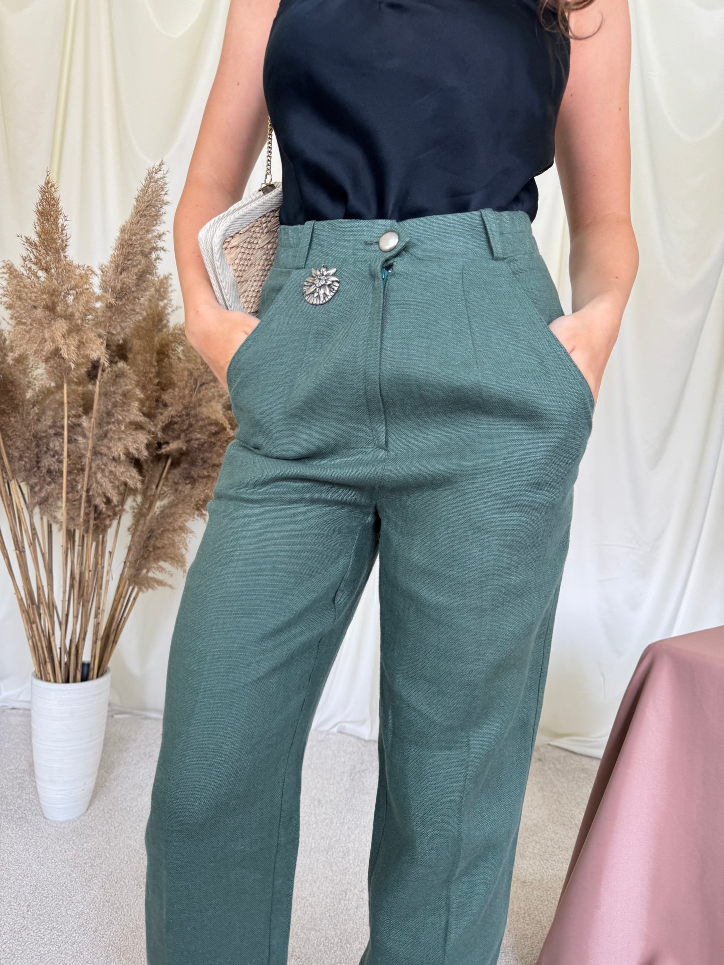 Pantalon vintage cu talie super înaltă elastică și detaliu metalic 
(Mărimea XS/S)