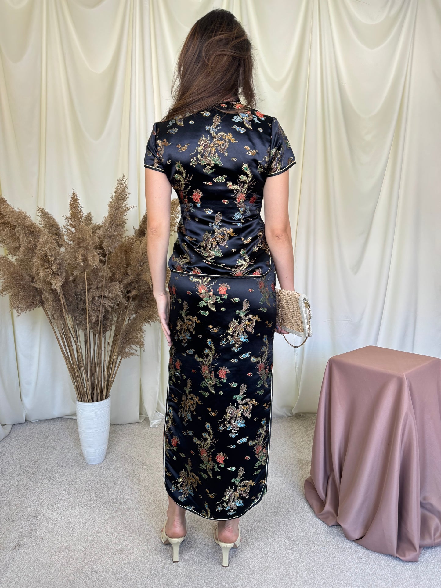 Set în stil chinezesc din 100% mătase naturală, cămașă + fusta cu talie înaltă și șlițuri laterale( mărimea XS-XS/S)