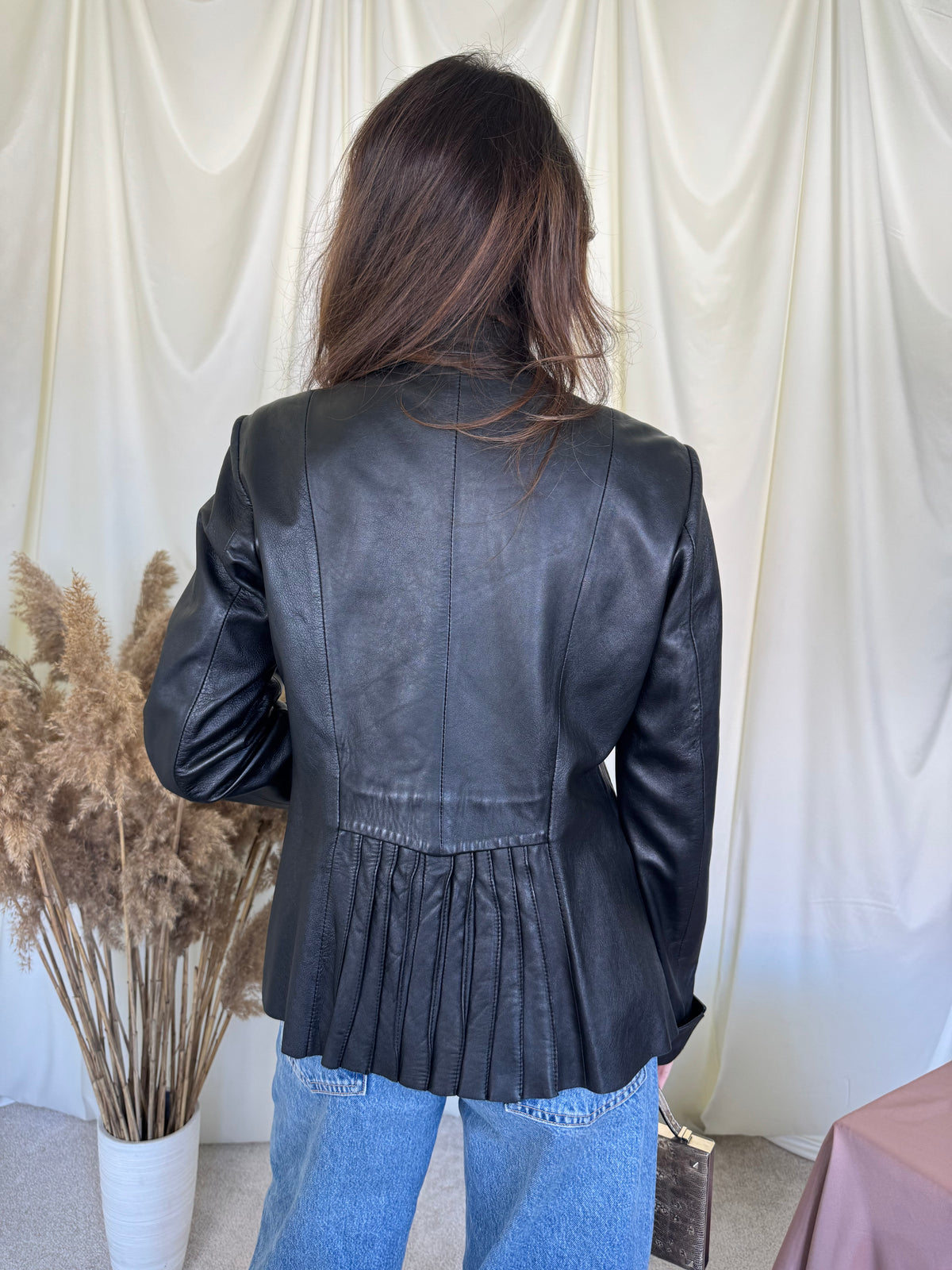Jacheta vintage superbă din 100% piele naturală într-un croi superb ( mărimea M)