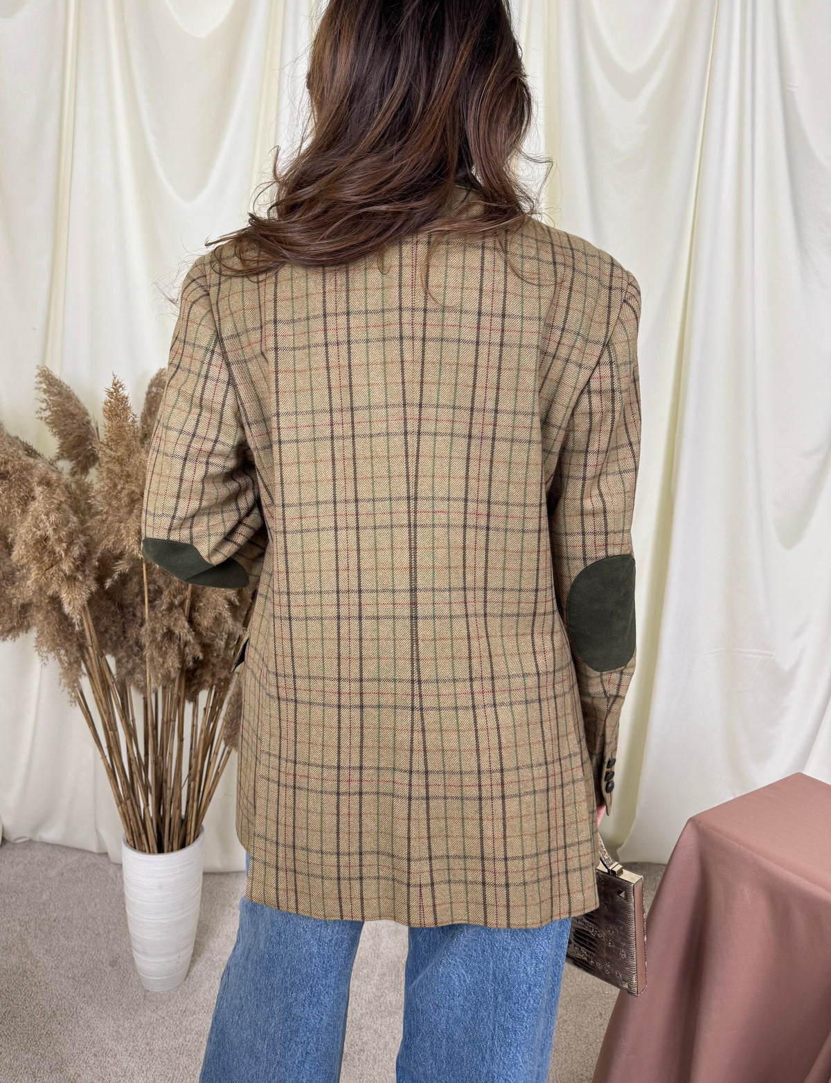 Sacou vintage superb din stofă premium de 100% lână, detalii din piele velur ( mărimea M/L)