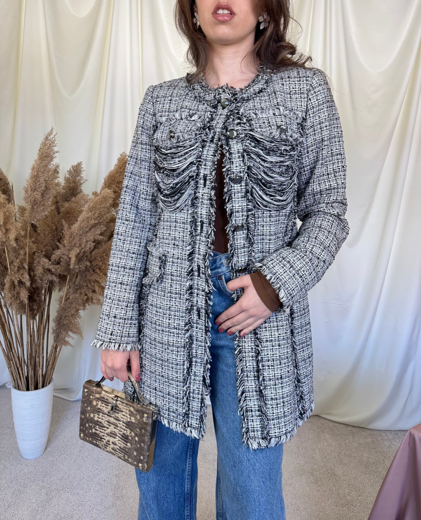 Palton de primăvară premium MADELEINE din tweed superb cu nasturi tip bijuterie 
(Mărimea S)
