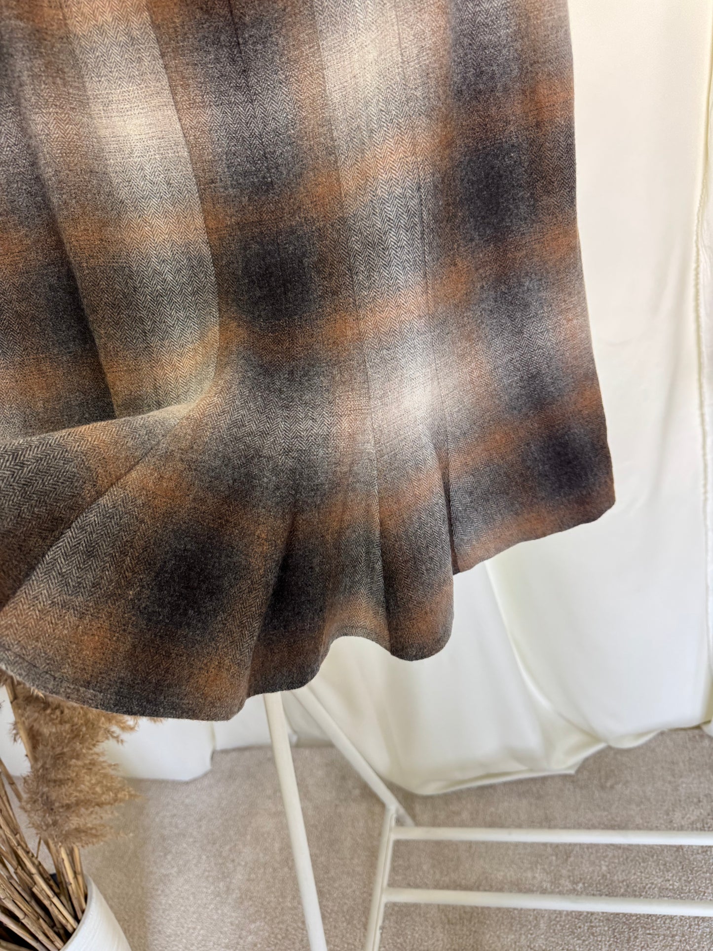 Fusta Madeleine în nuanțe de crem din lana (M)