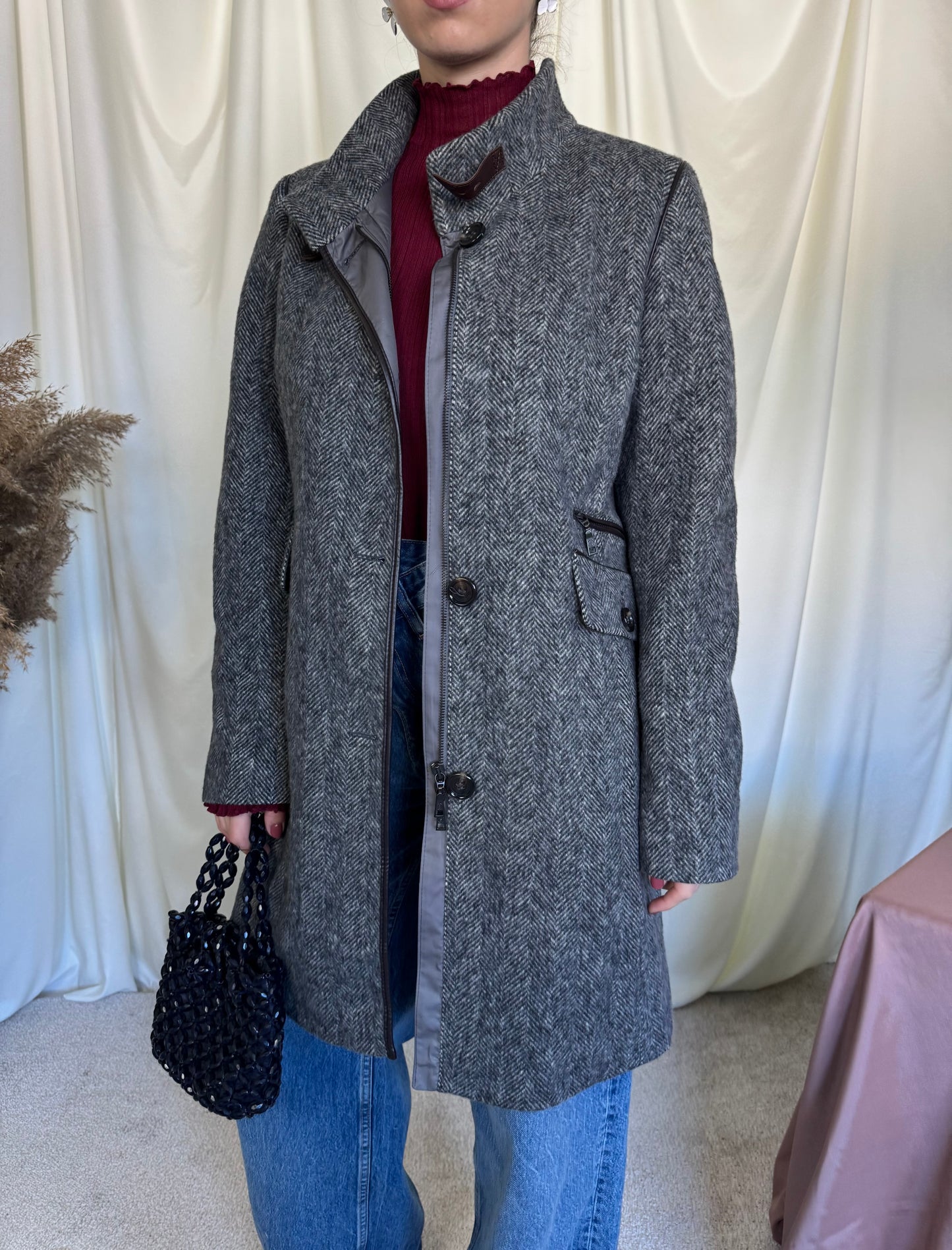 Palton superb din 100% lână fină
Mărimea L