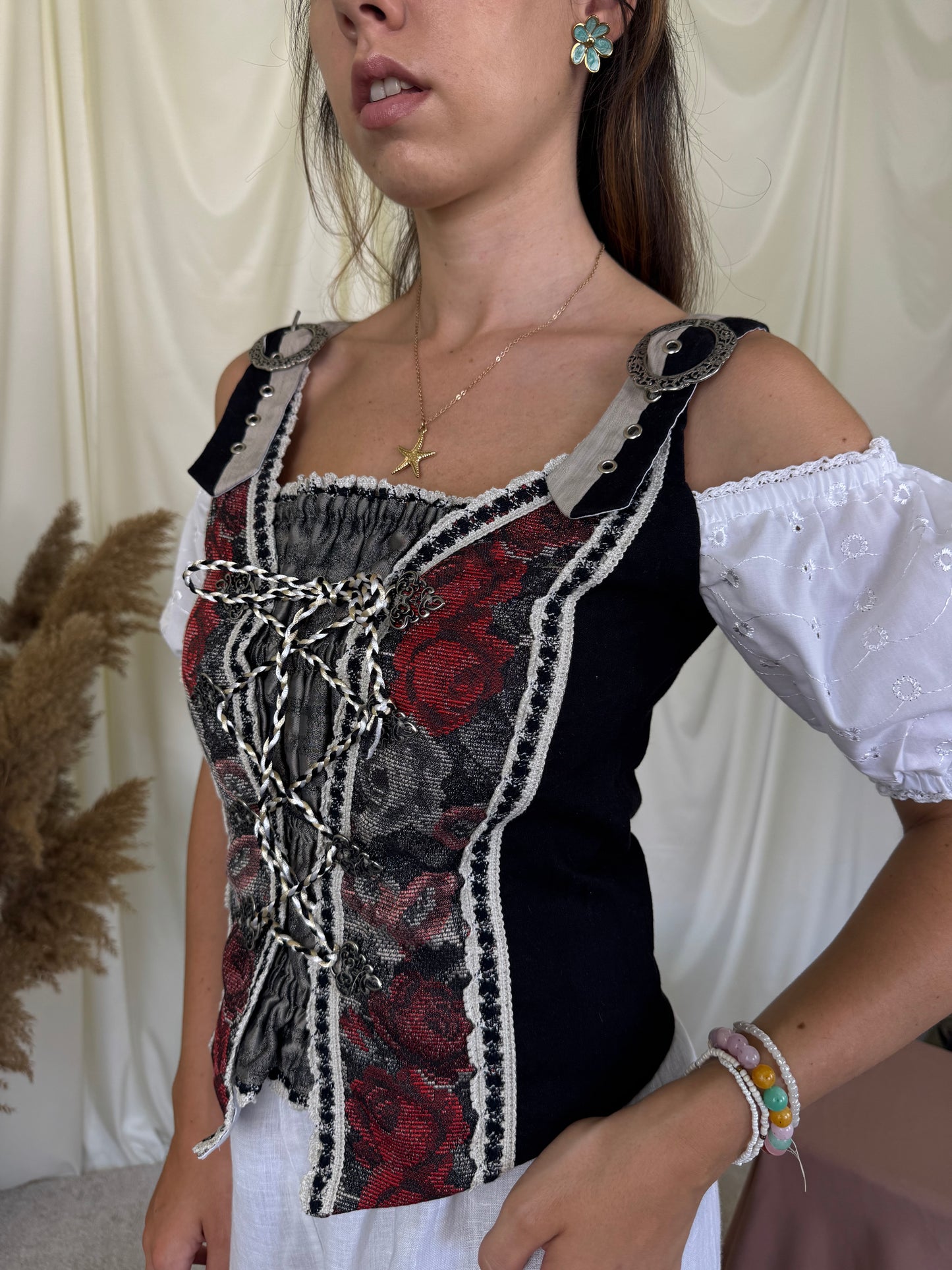 Back! Top negru vintage cu print floral din in și mâneci din bumbac, detalii metalice ( mărimea S/M)