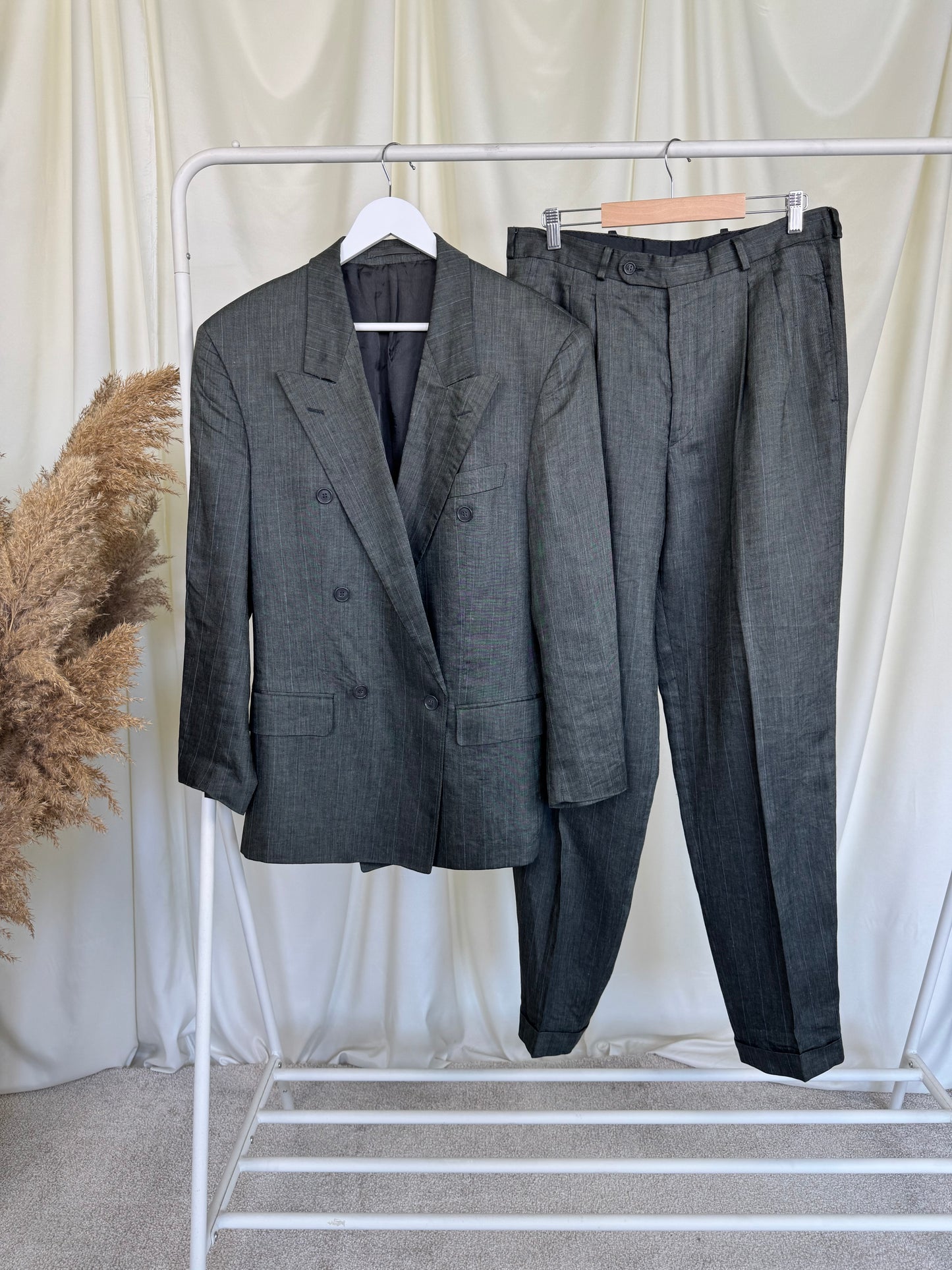 Costum HUGO BOSS din 100% in, verde închis cu dungi fine, pantalon cu talie înaltă (Mărimea L)